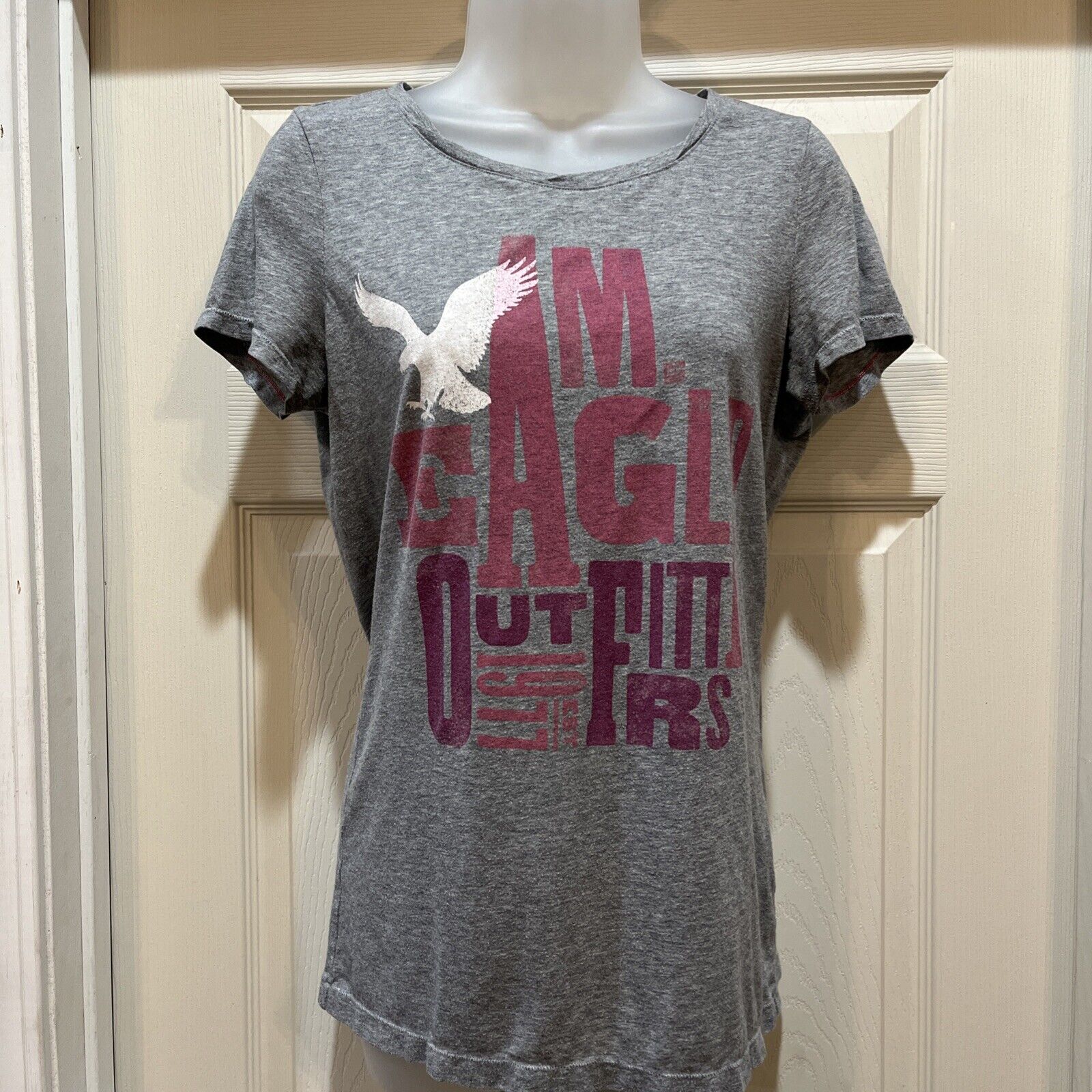 American Eagle T-shirt V-neck Graphic Print Gray Women L