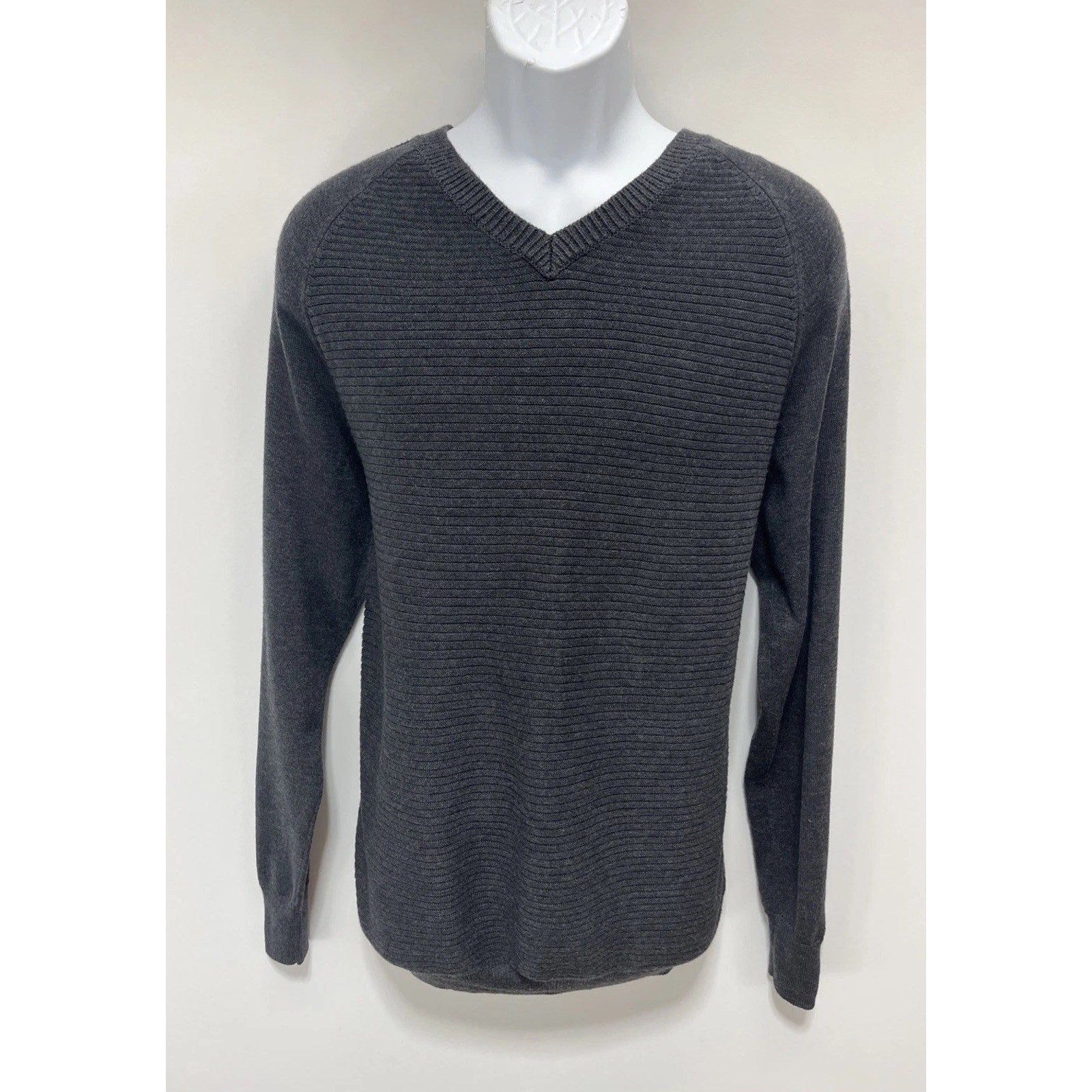 Calvin Klein men's size L pullover sweater gray v-neck long sleeve ribbed front