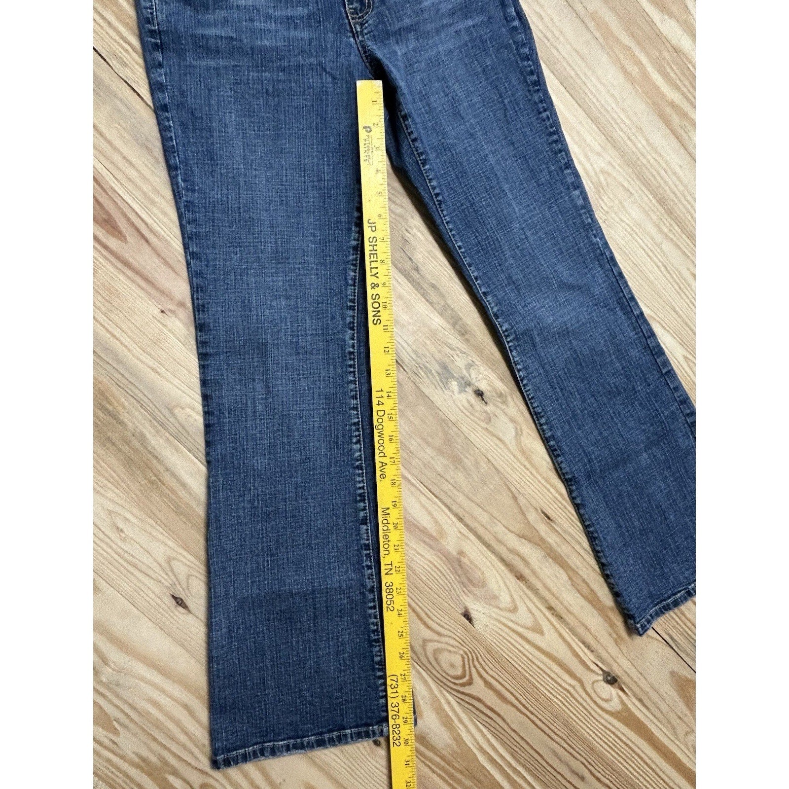 APT.9 Jeans Women's size6 Bootcut Distressed Denim Stretch Mid Rise (30x29).