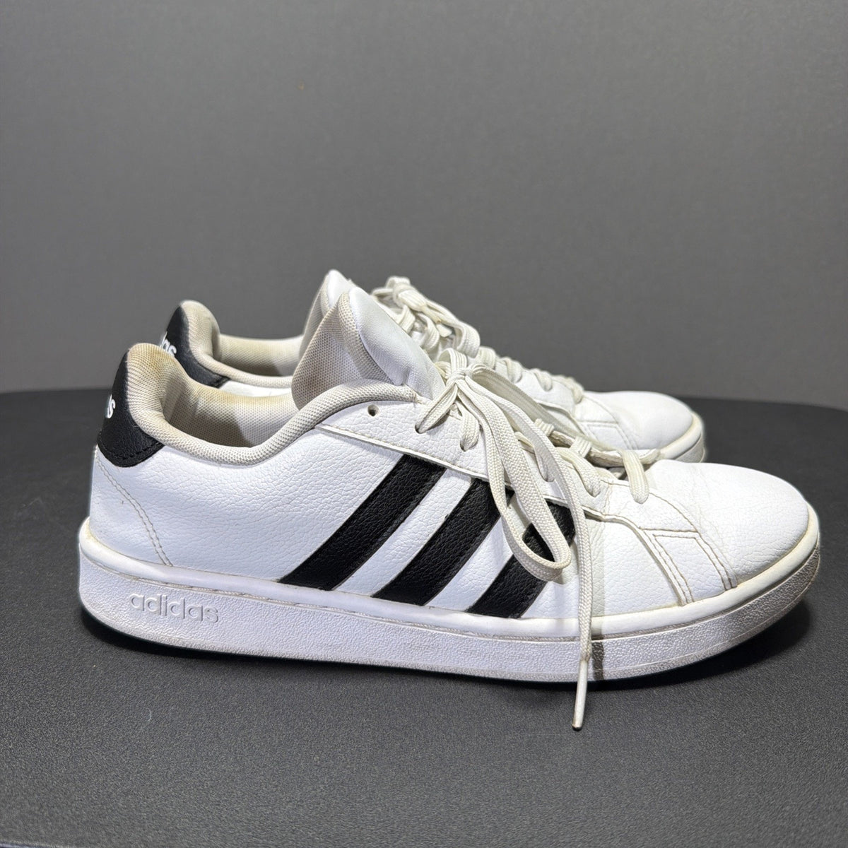 ADIDAS GRAND COURT 2.0 BLACK AND WHITE GENUINE AUTHENTIC VINTAGE SIZE 9.5 SHOES