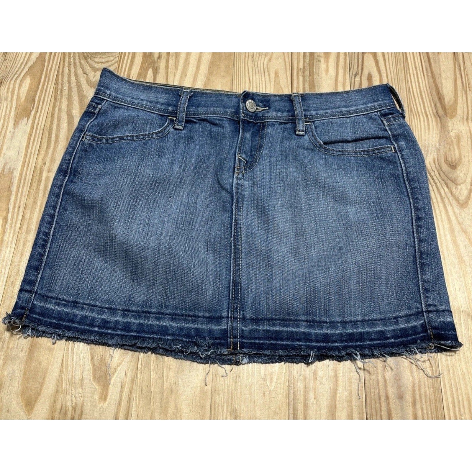Old Navy Denim Mini Skirt Women's Size 2 Blue Flat Front Frayed Hem