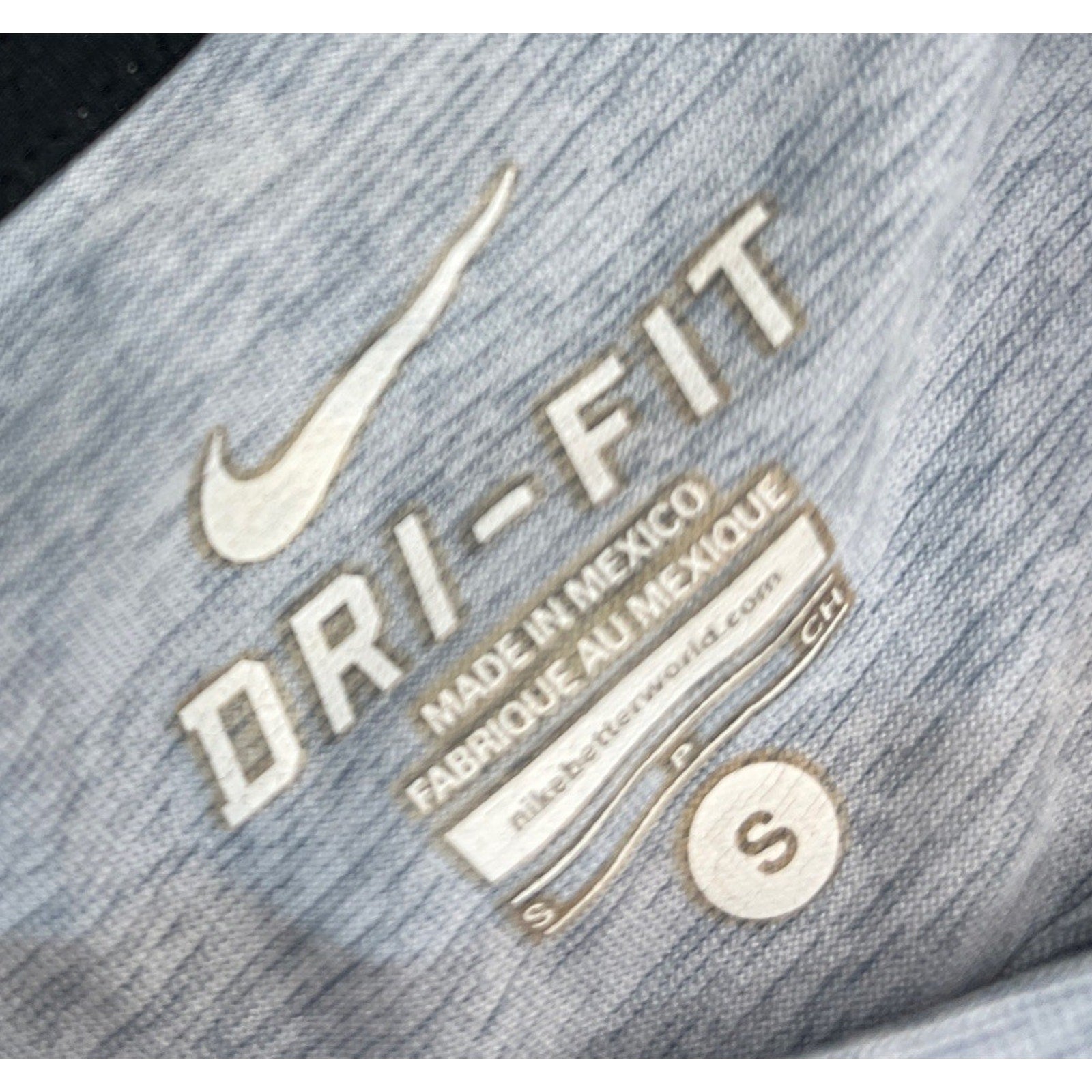 Nike Dri-Fit Men's Size Small Gray Pinstripe Short Sleeve Crew-Neck T-Shirt