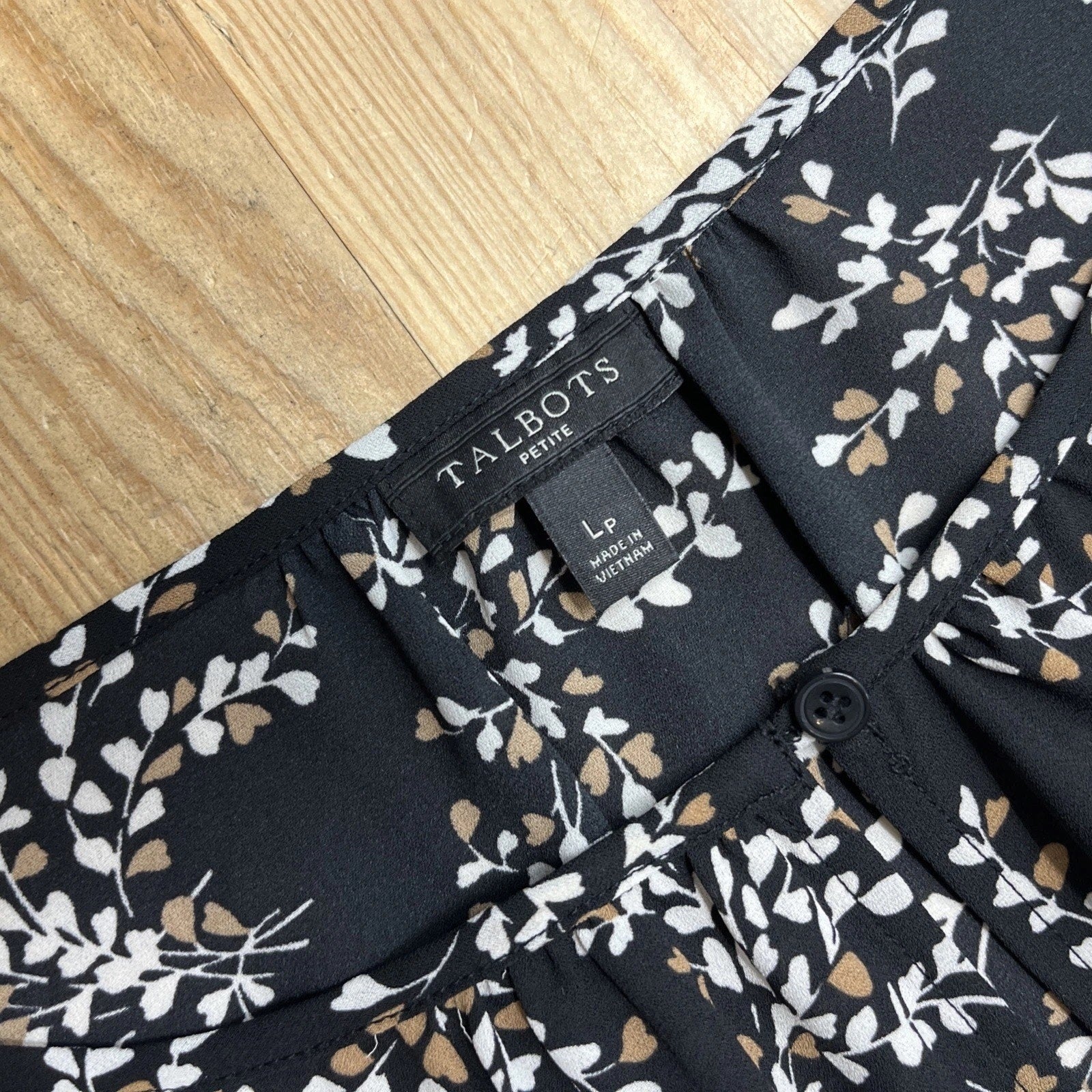 Talbots Keyhole Flowy Tunic Top Women's LP Petite Black Tan Floral Long Sleeve