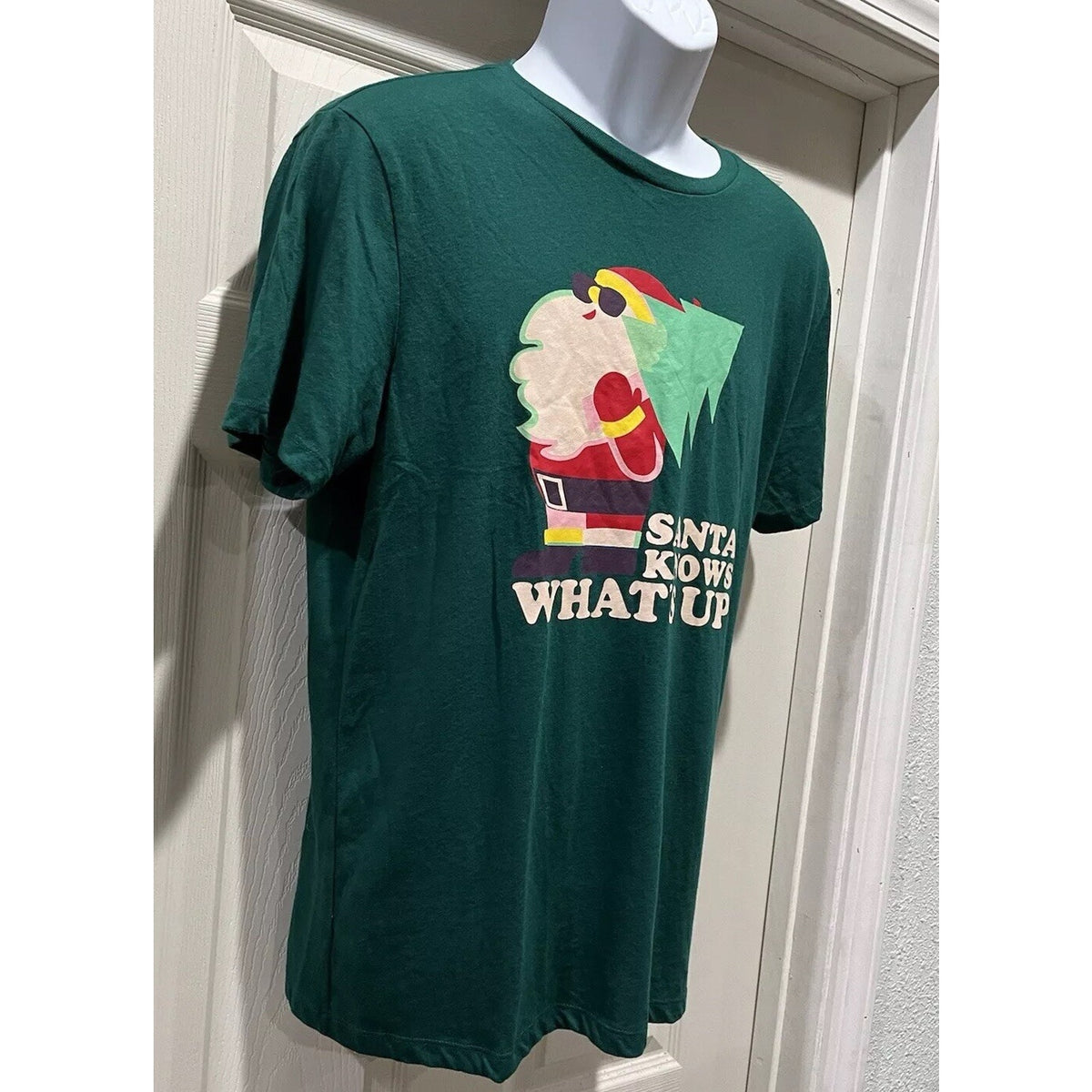Old Navy Green Christmas "Santa Knows Whats Up" T- SHIRT Unisex Large