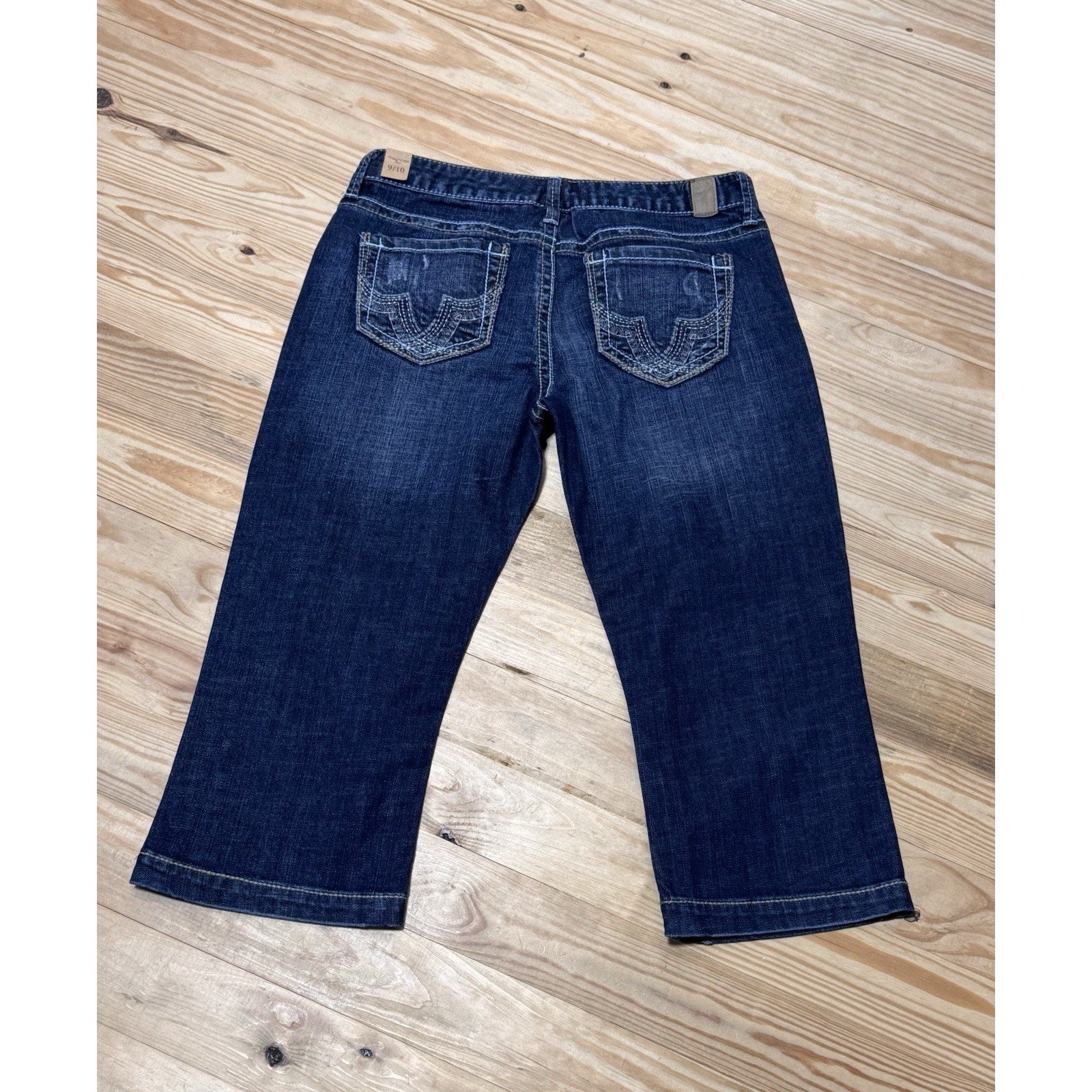 Maurices Dark Wash Distressed Capri Cropped Low Rise Jeans Women’s 9/10 NWT
