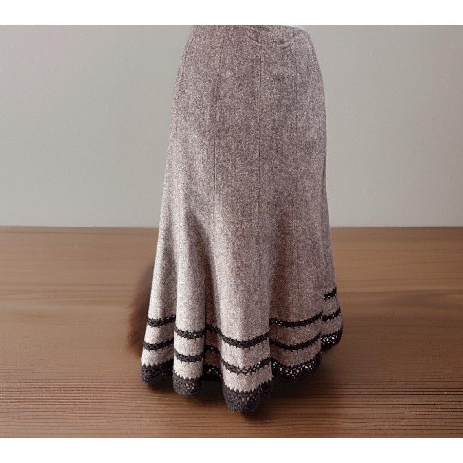 Talbots Women's A Line Skirt Size 2 Brown Wool Blend Crochet Hem Accent