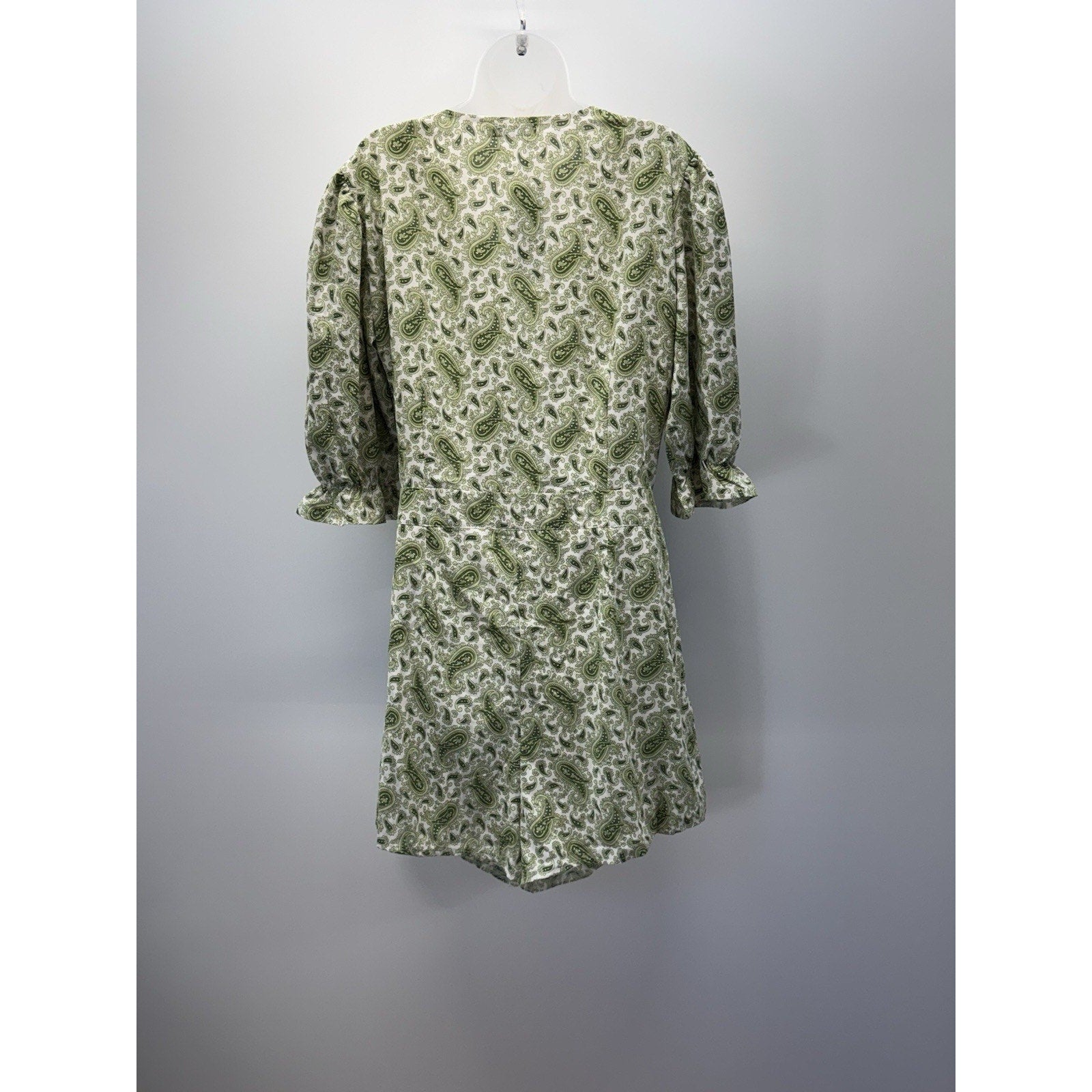 Boohoo Jumpsuit Green Paisley Green Shorts Dress Tied Front Women’s Size 12 NWT