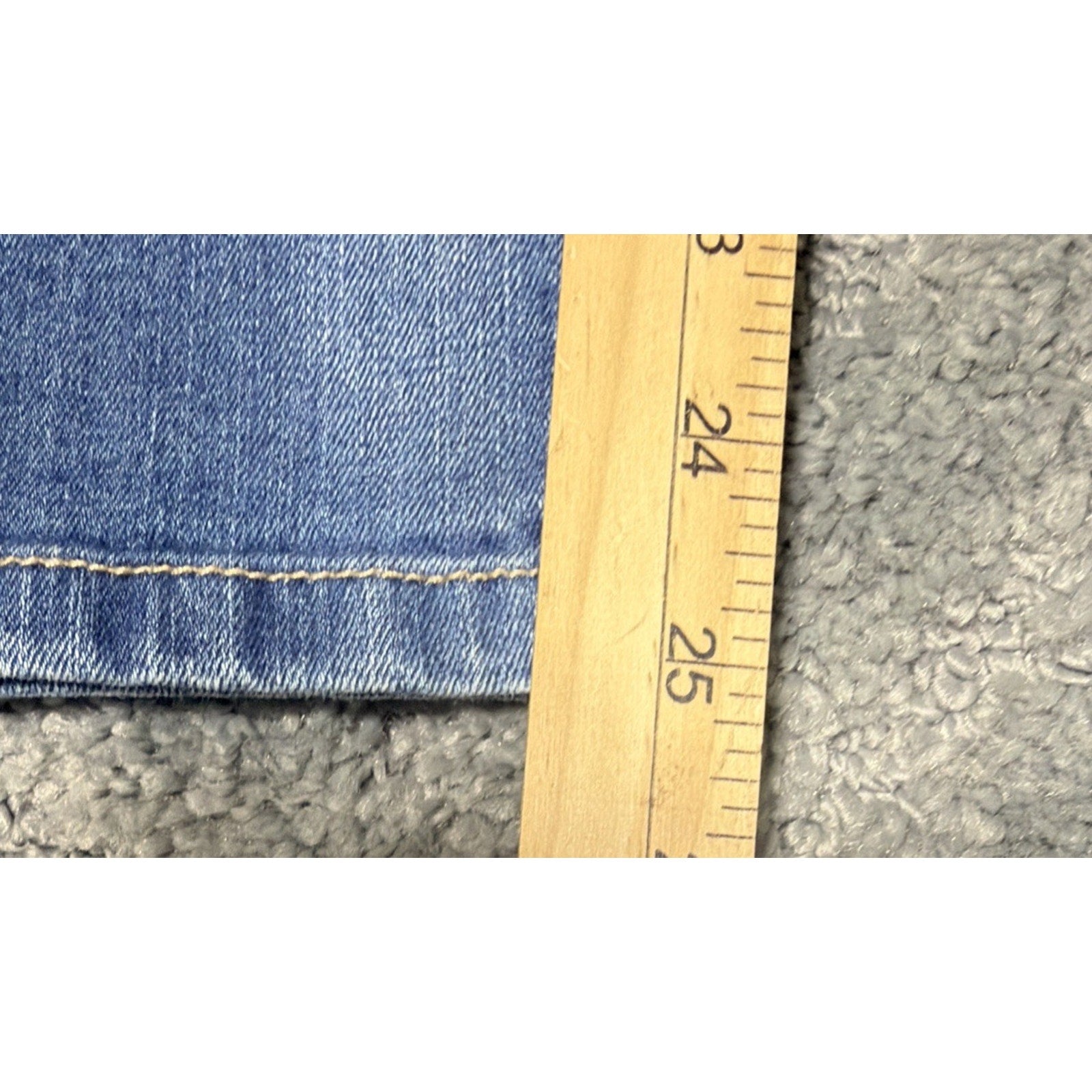 Democracy Jeans Women's Freedom Ankle Skimmer Distressed Stretch Denim Sz. 8