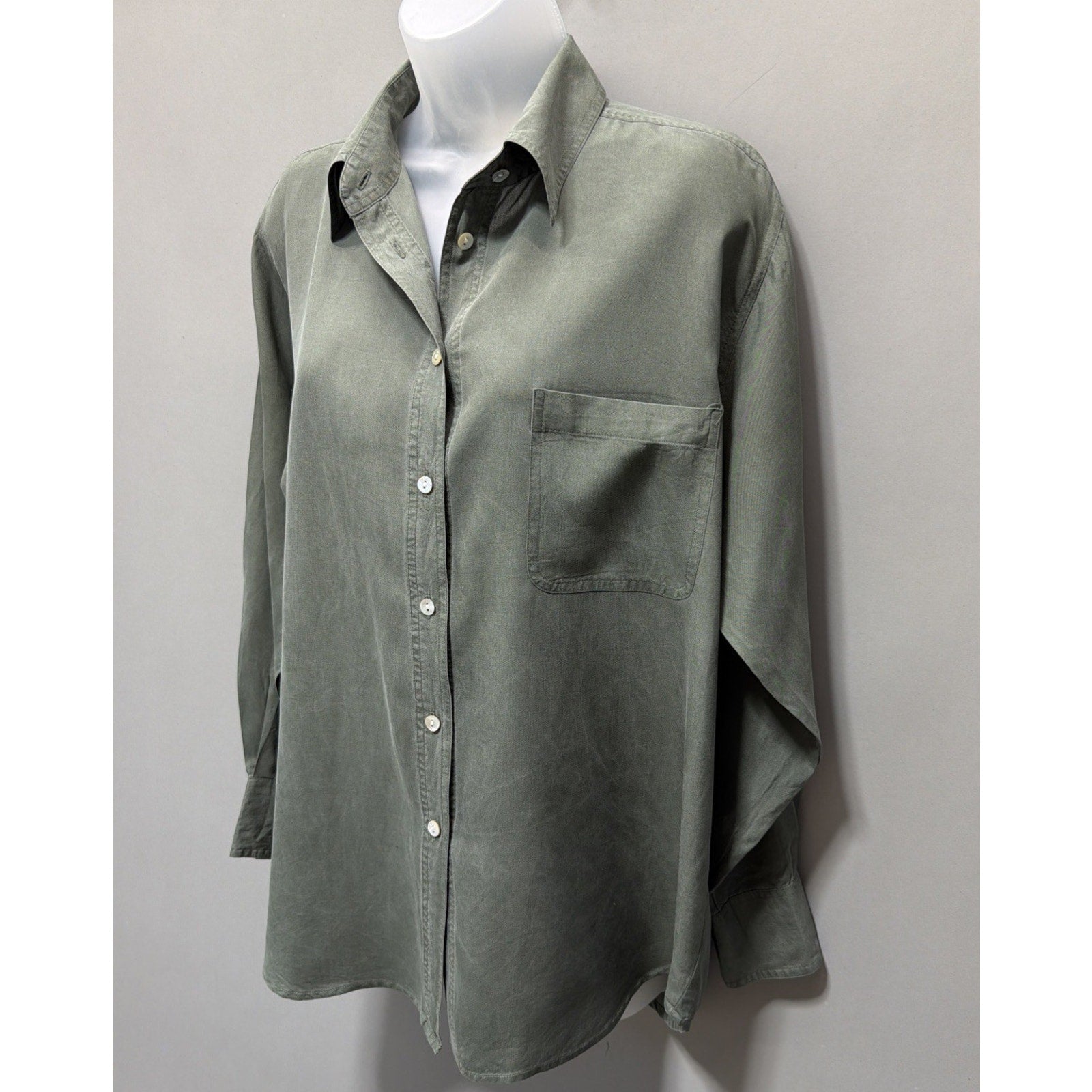 Vintage Kathie Lee Womans 12 Blouse Top Button Up Long Sleeve Green 100% Silk