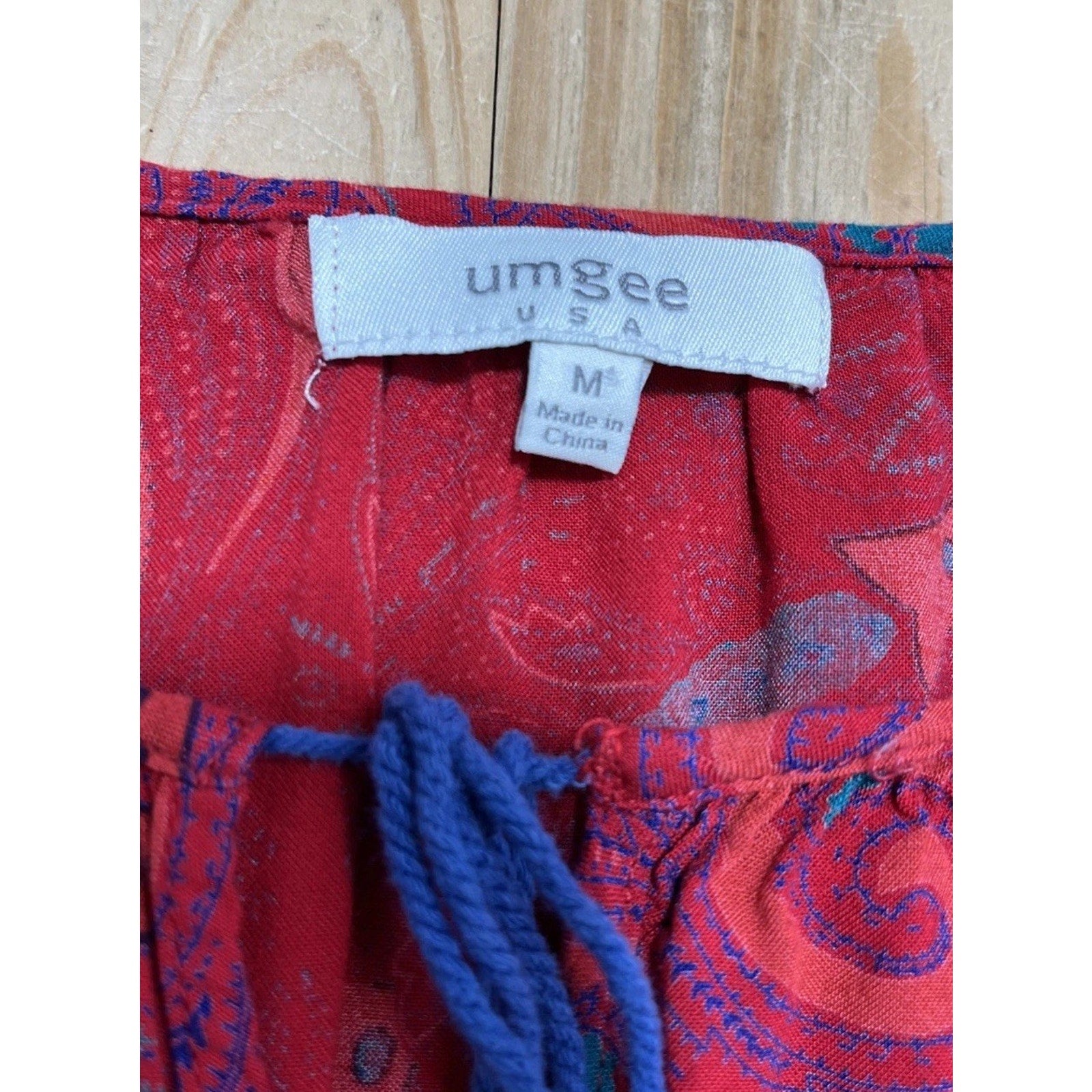 Umgee Women’s Size Medium Multicolor Crotchet Sleeve Tie Neck Paisley Blouse