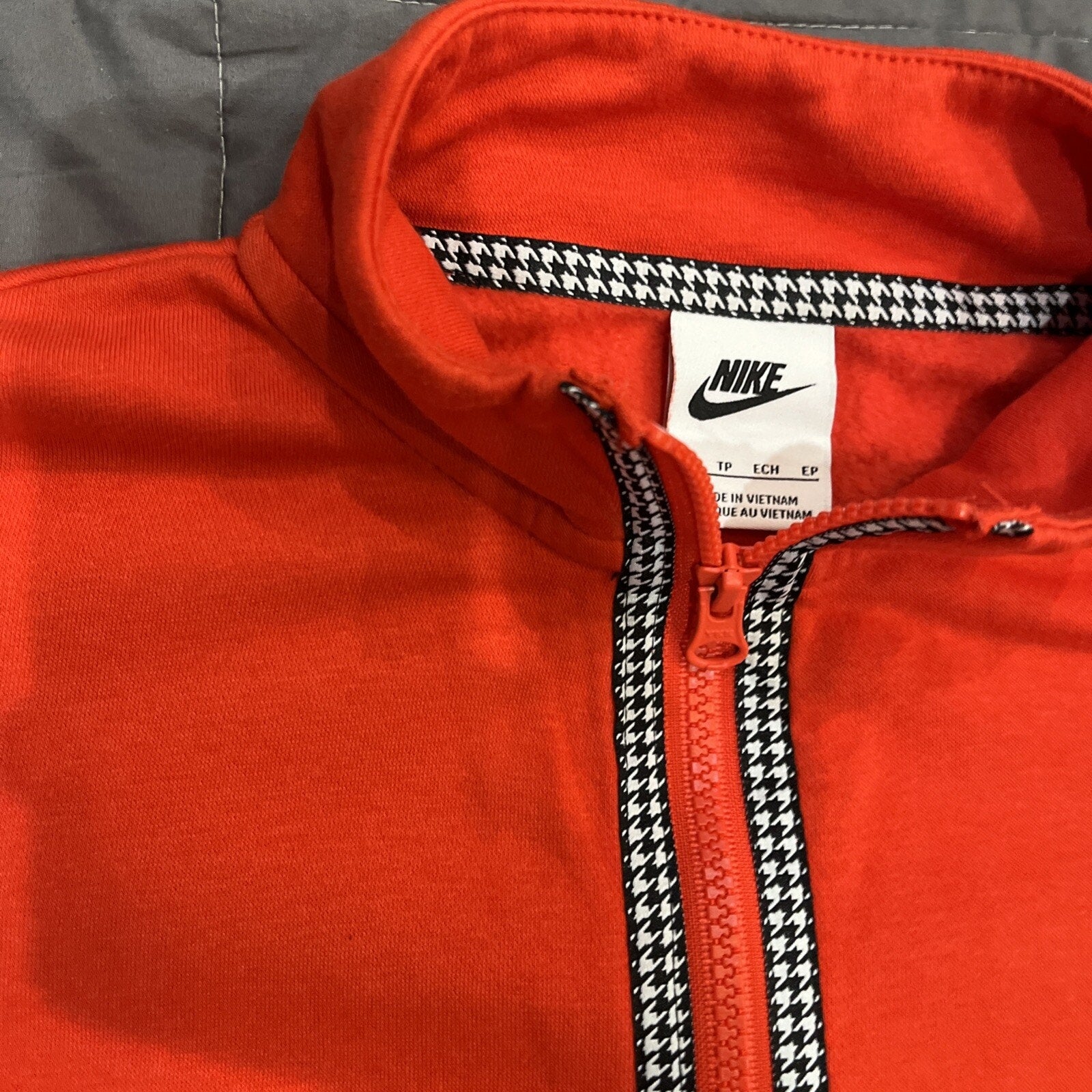 Nike Red Men’s XS Sweatshirt DD5031-673 Sports Athletic Patterned Houndstooth