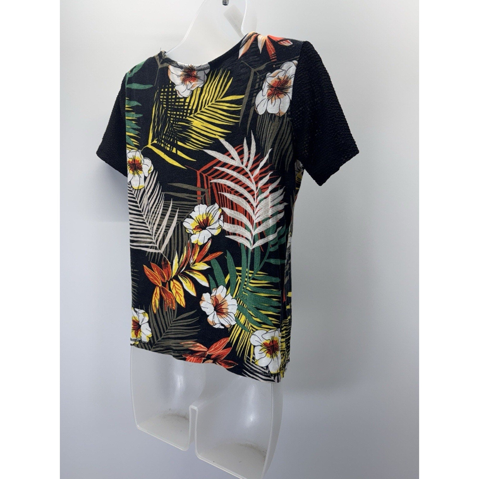 Onque Casual Women’s Black Tropical Blouse With Mesh Sleeves Size Small