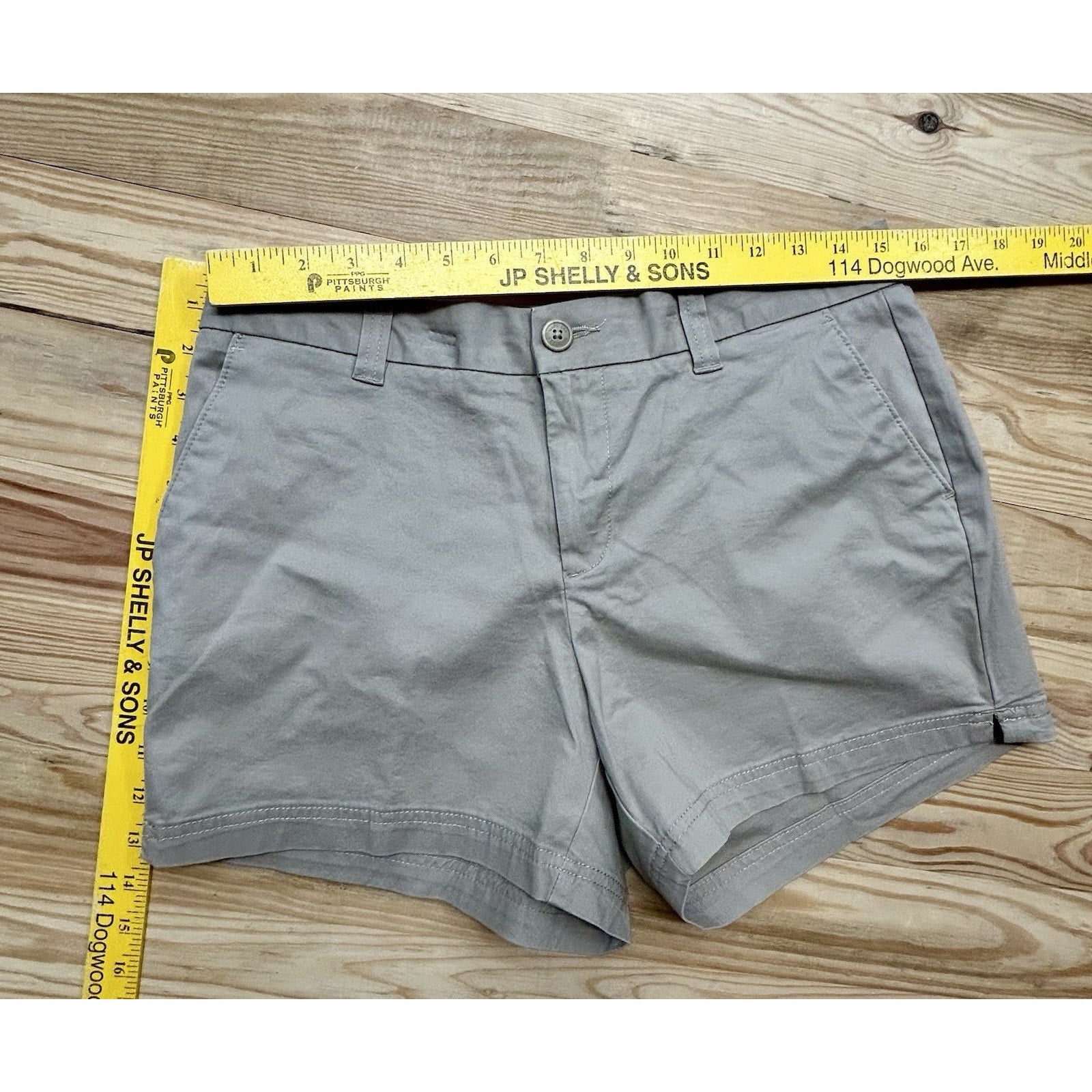 Womens Magellan Outdoors Happy Camper Shorts Size 8. New With Tags.
