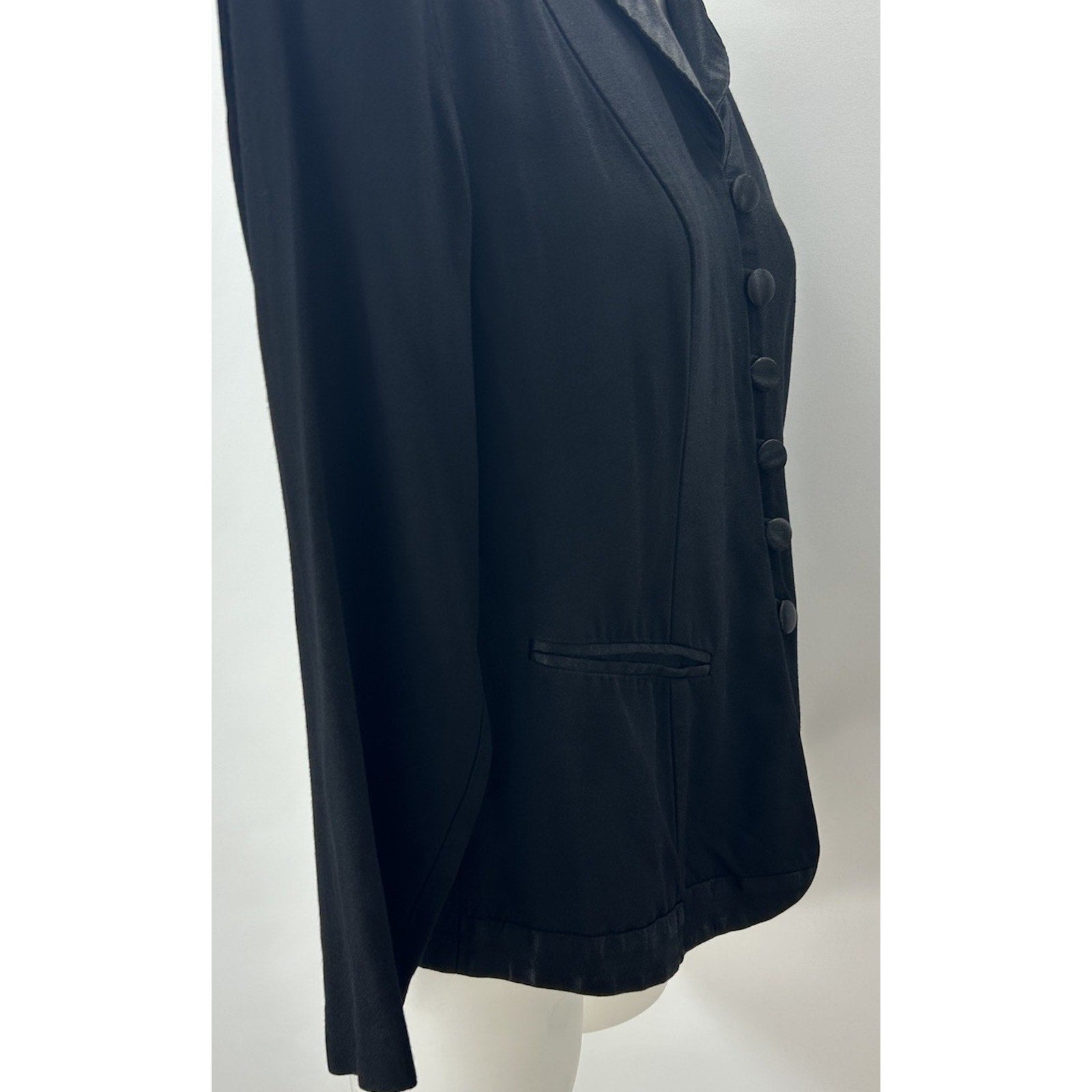 STUDIO I petite Black Blazer Top Sz 8 PM Black buttons & Velvet Trim VTG.