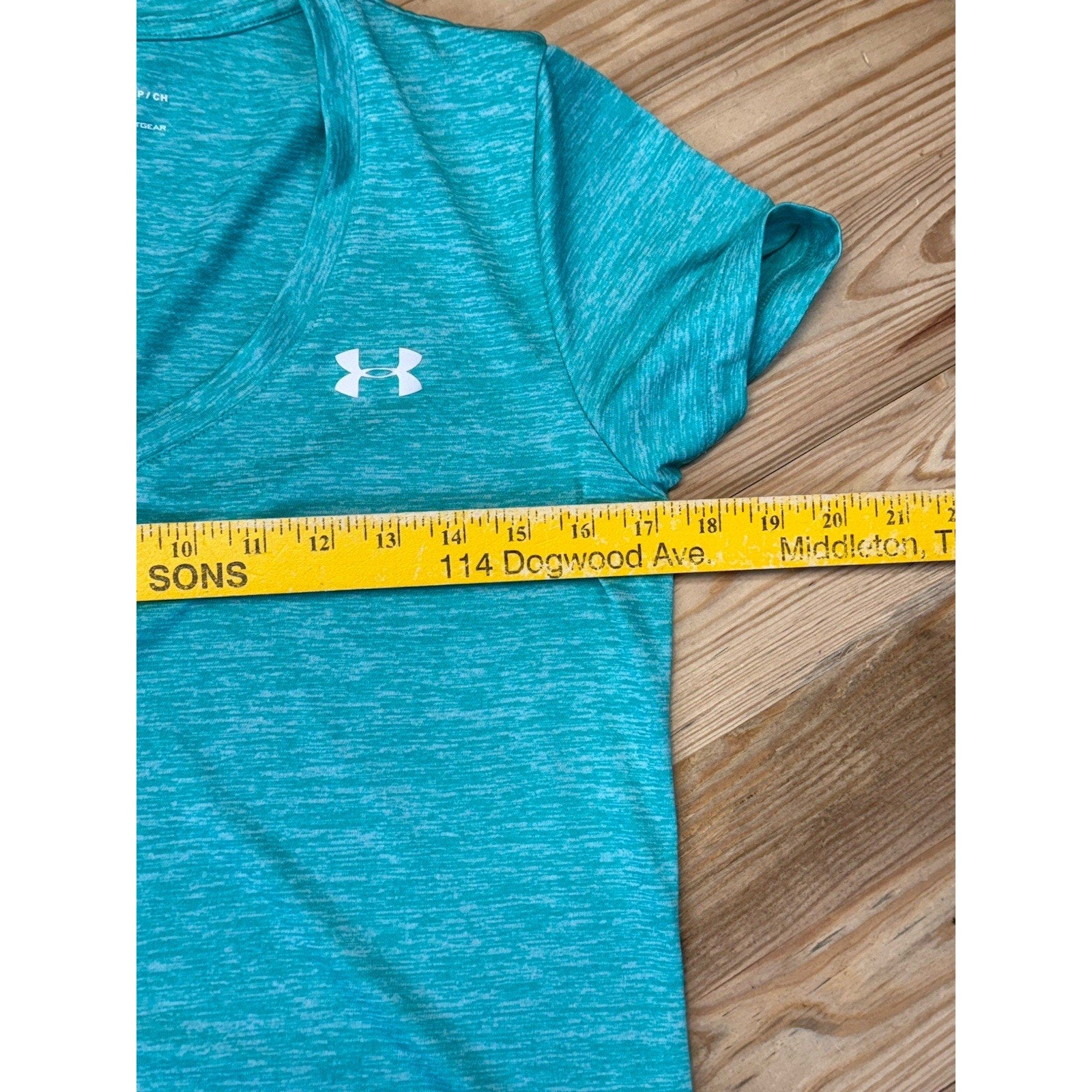Under Armour Heatgear V-Neck Heather Green Short Sleeve T-Shirt Women’s Size S