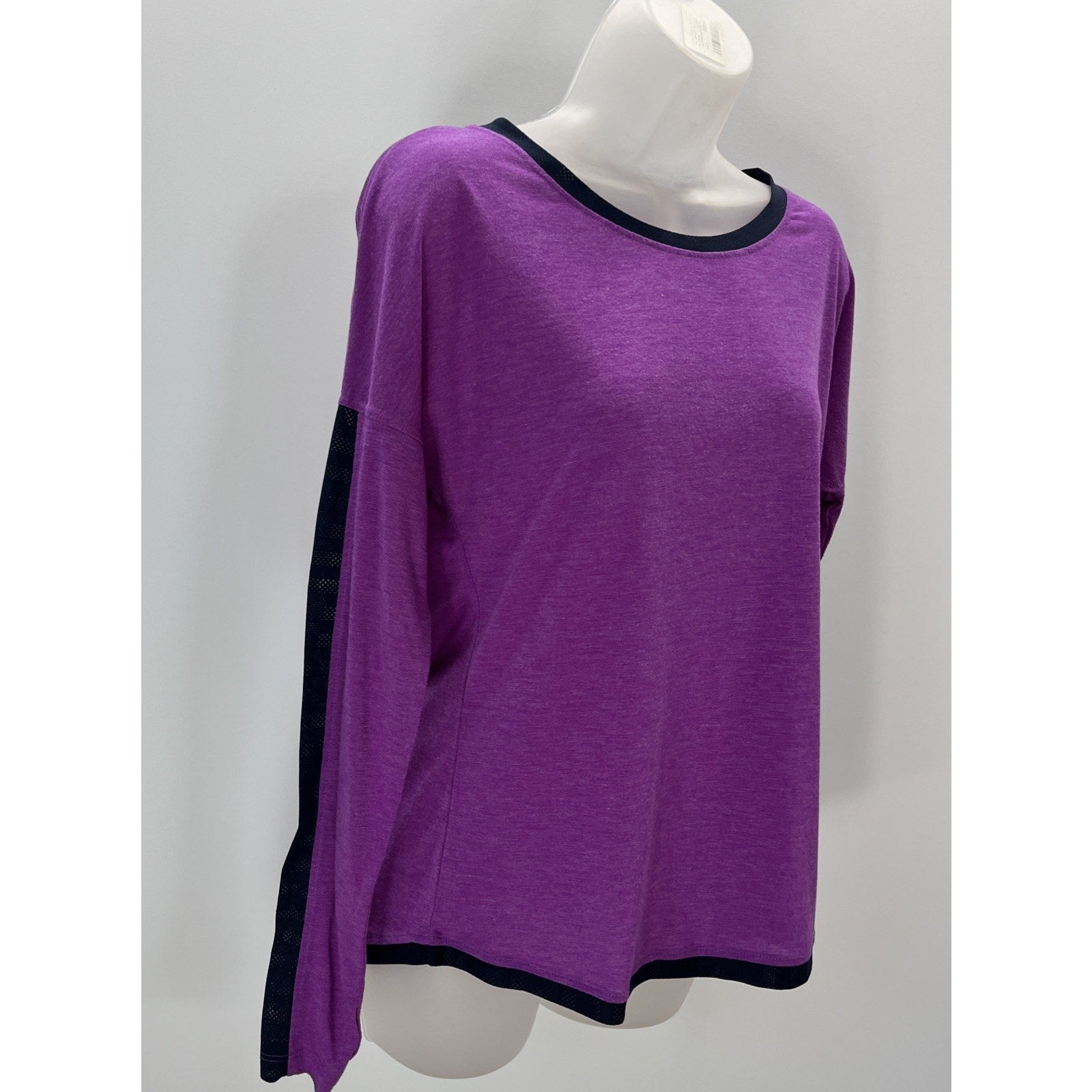 AVIA Estilo Shirt Thumb Hole Stretch Athletic LongSleeve Women M