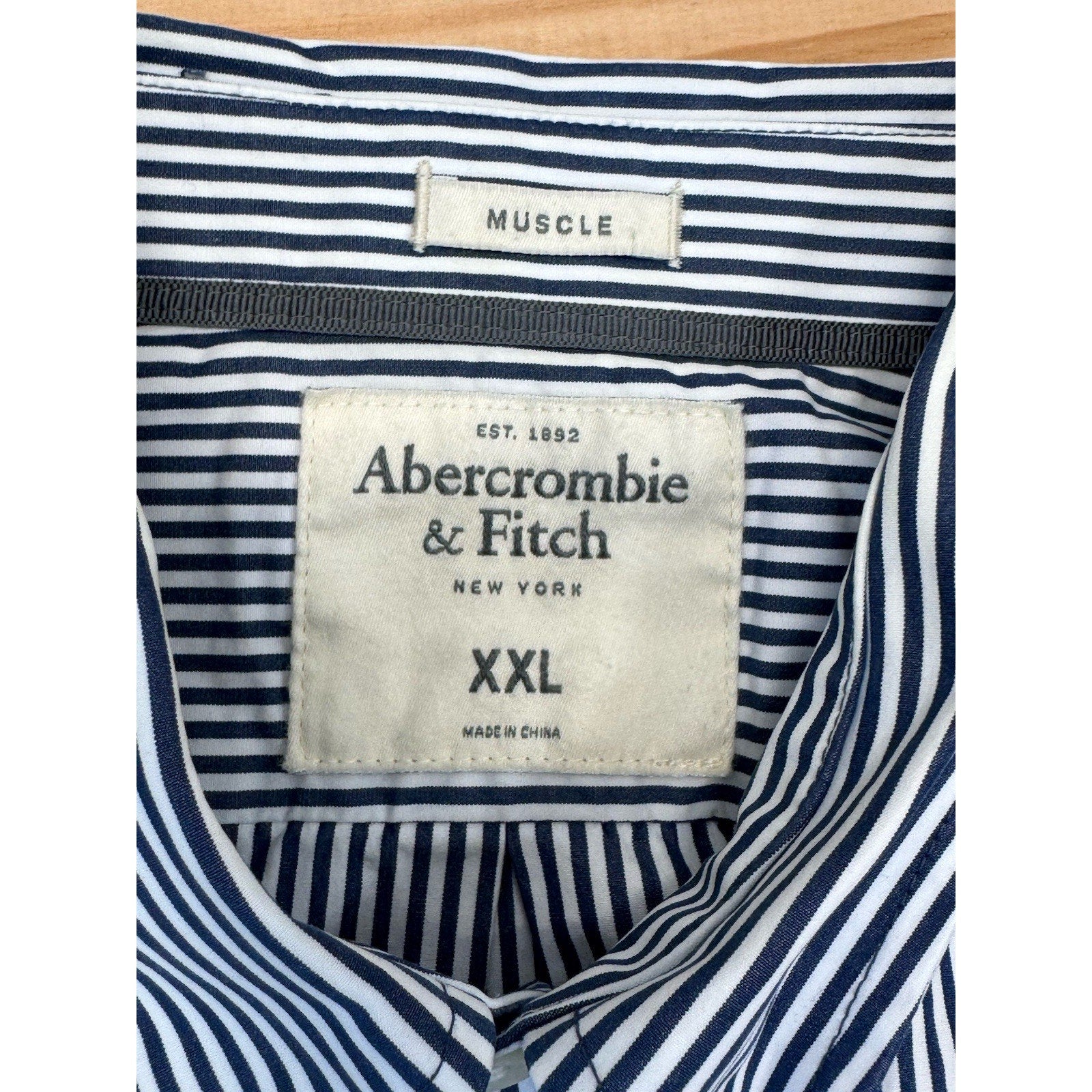 Abercrombie & Fitch Button Up Shirt Men’s White Blue Stripe Muscle Long Sleeve