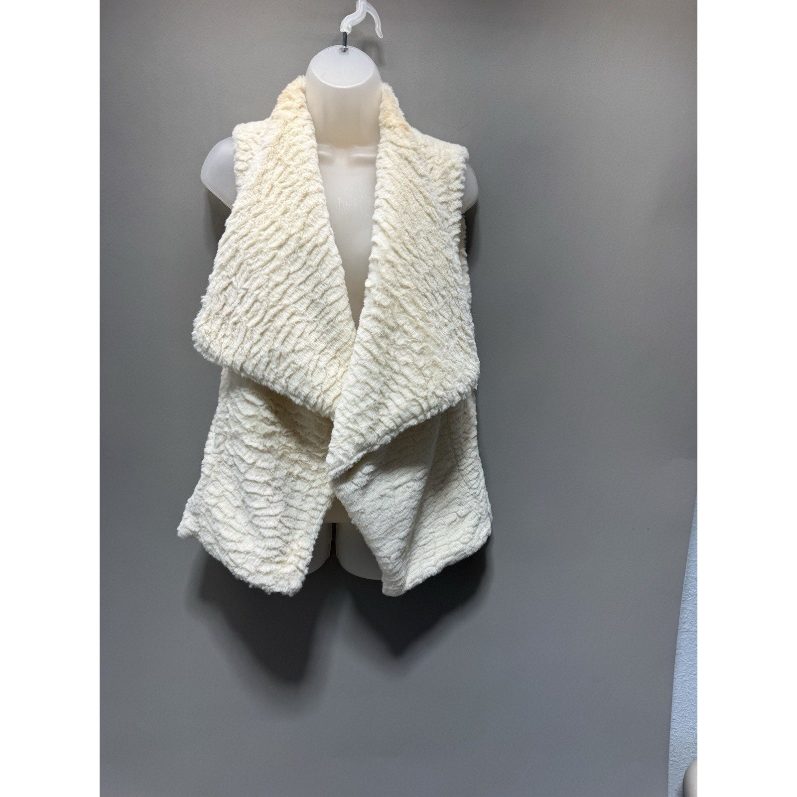 Altar’d State Faux Fur Vest Womens Small Ivory Cream Open Front Cozy Soft Boho