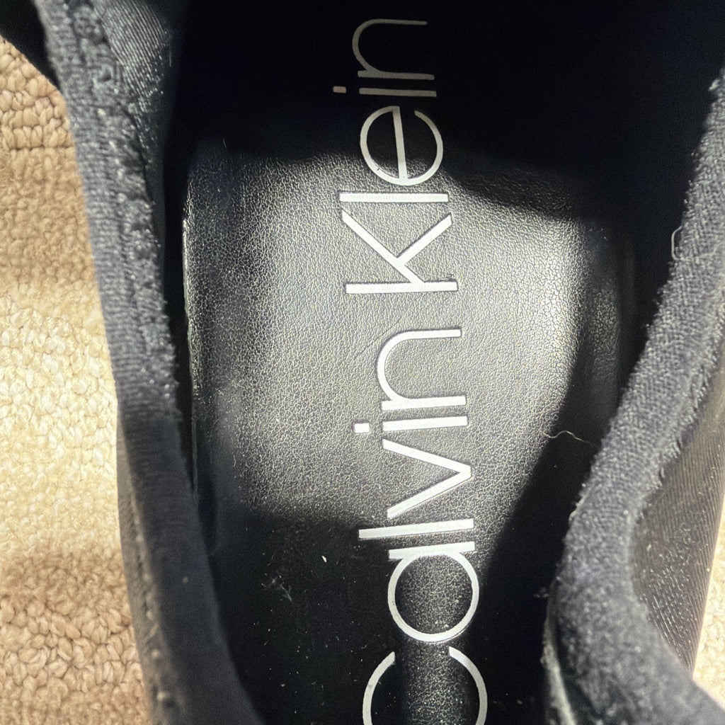 Calvin Klein Women’s Slip-On Uzza Sneakers Black / White Size 10