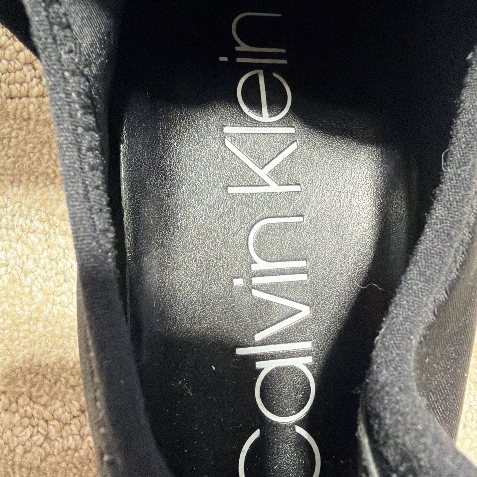 Calvin Klein Women’s Slip-On Uzza Sneakers Black / White Size 10