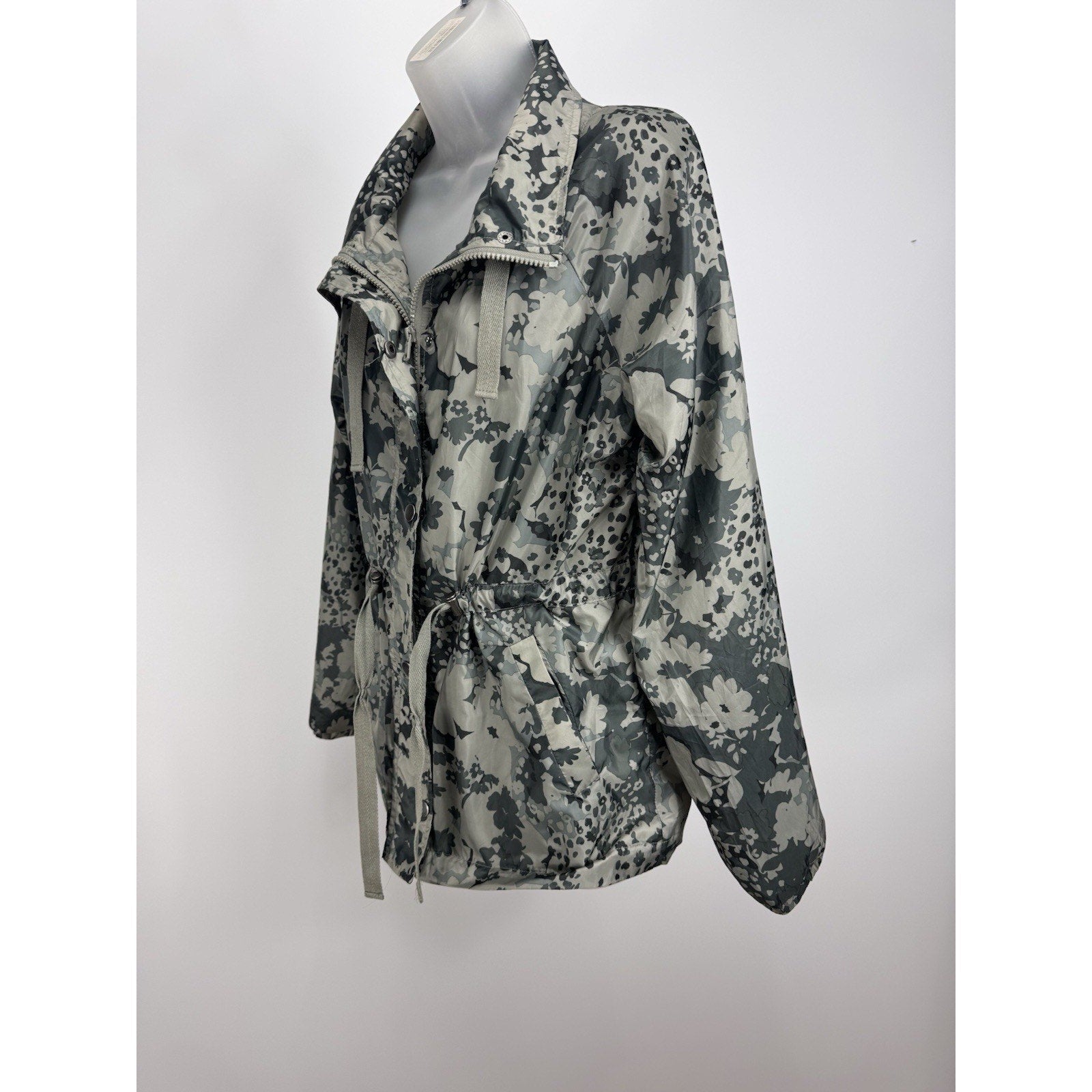 Maurices Green Camo Floral Cinch Waist Windbreaker Jacket Size Small