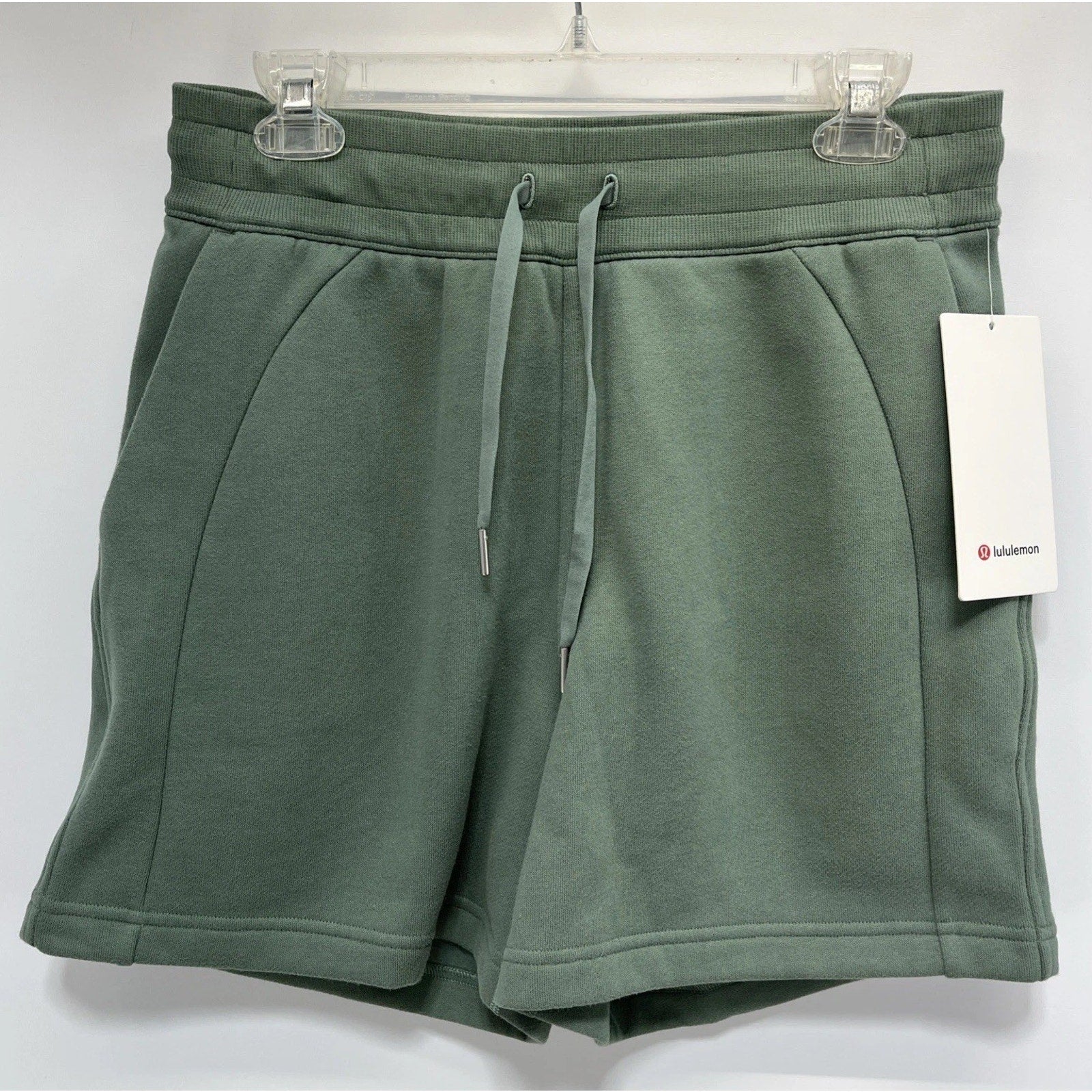 LULULEMON SCUBA HIGH-RISE SHORTS 5” in MEDIUM FORREST (MEFO) SZ 8 NWT