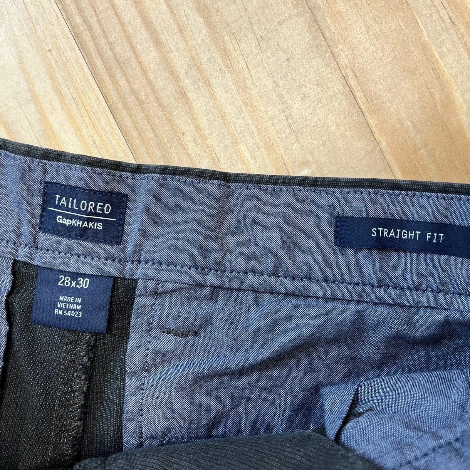 Gap Men's Tailored Fit Straight Grey Khaki Pants Size 28x30
