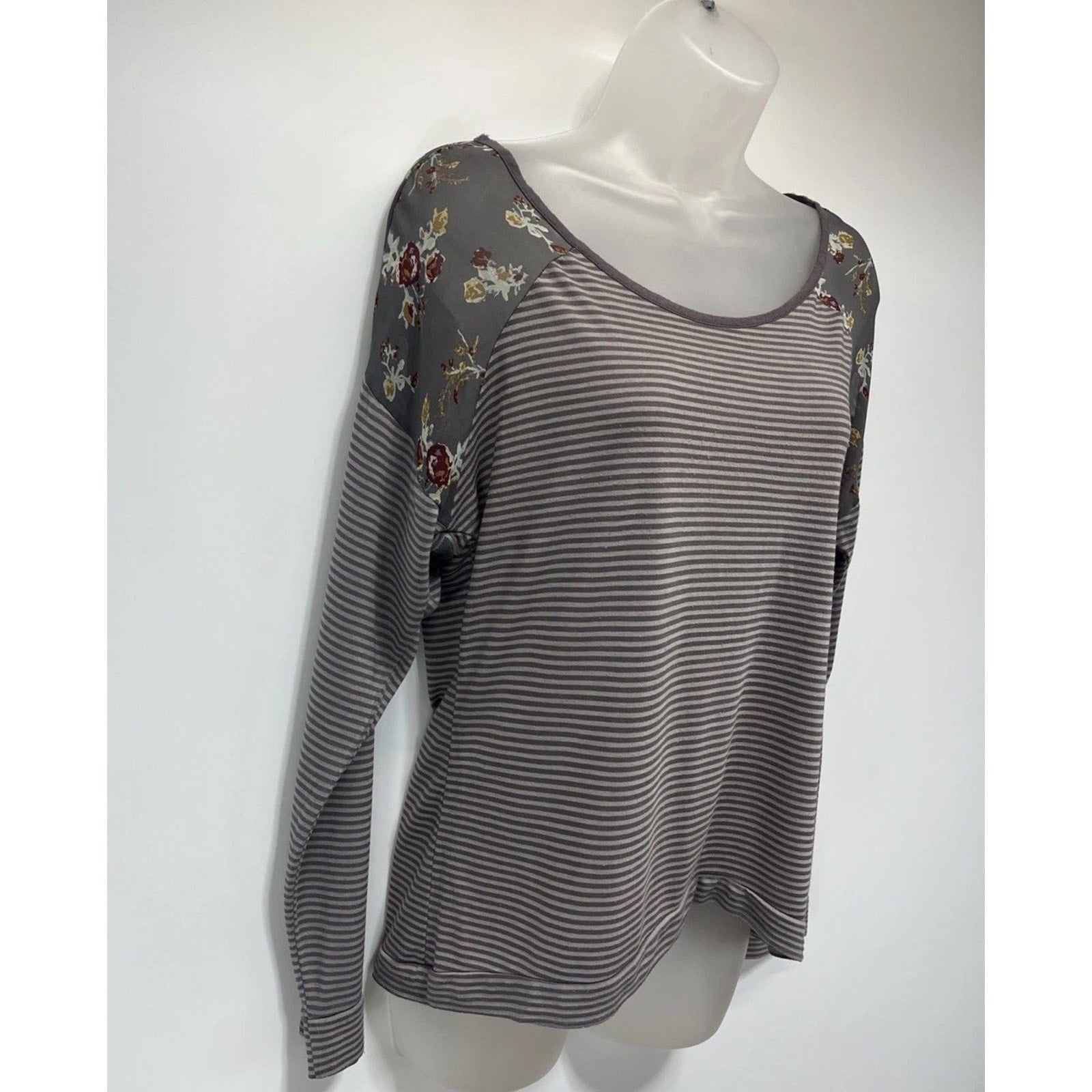 Mudd Top Womens Size M Gray Floral Striped Long Sleeve Boho Grunge Peasant