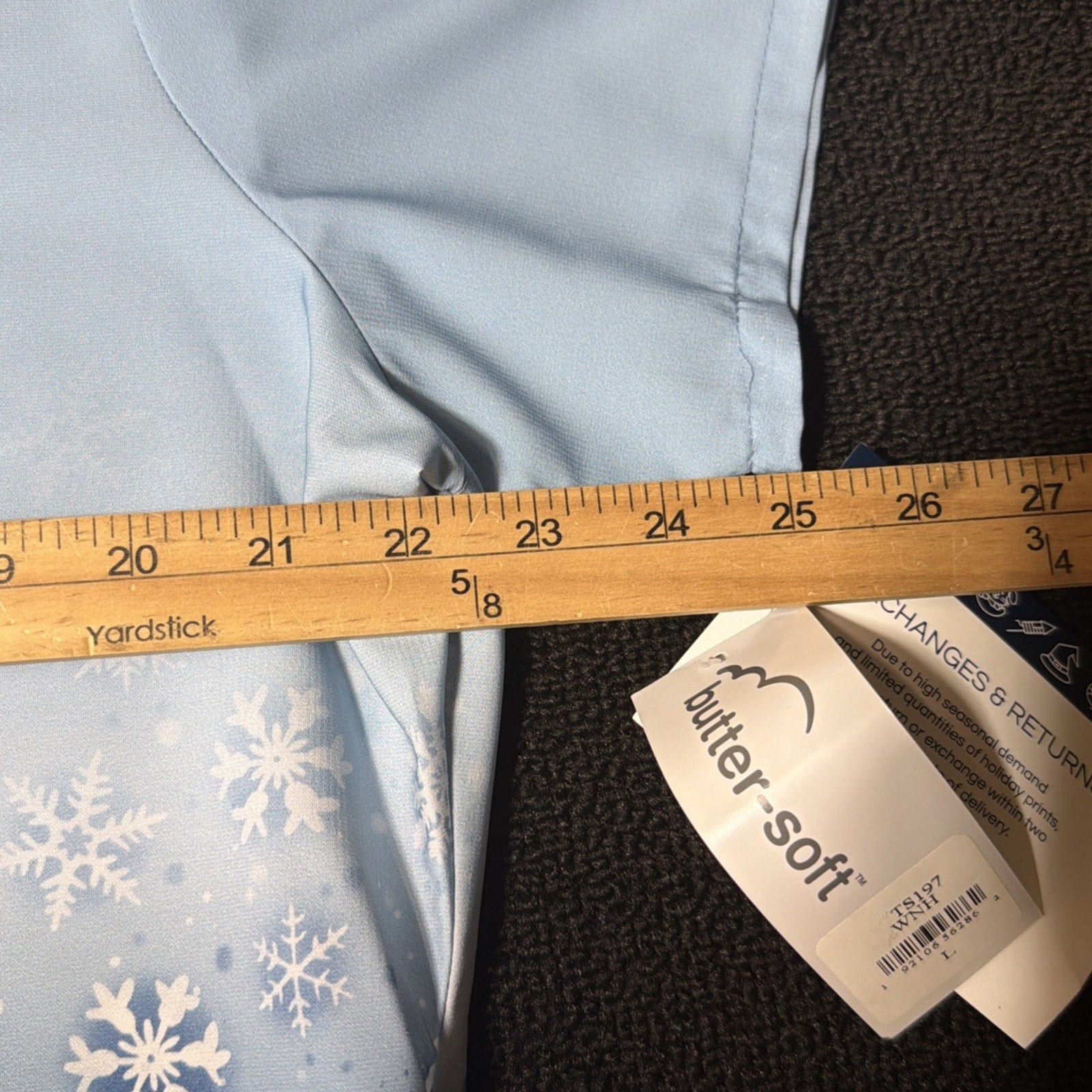 UA Scrubs Butter Soft Women's L Scrub Top Snowflake Blue Winter Christmas Stretc