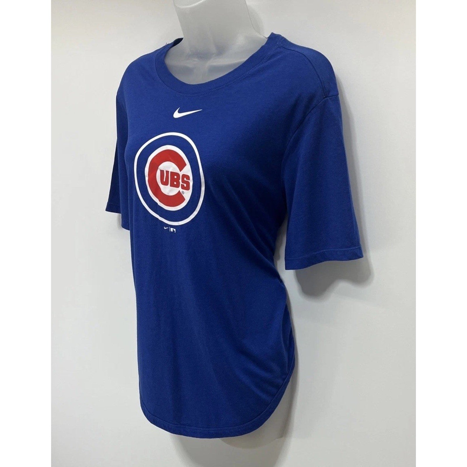 Chicago Cubs Nike Tee Women Size M Blue Short Sleeve Center Swoosh Curve Hem