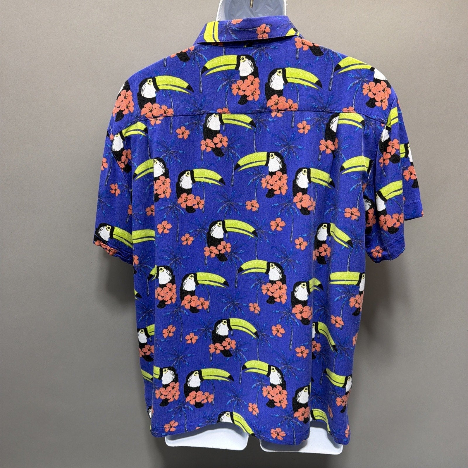 Trunks Surf & Swim Co Hawaiian Button Up Shirt Toucan Parrot Bird Mens Large