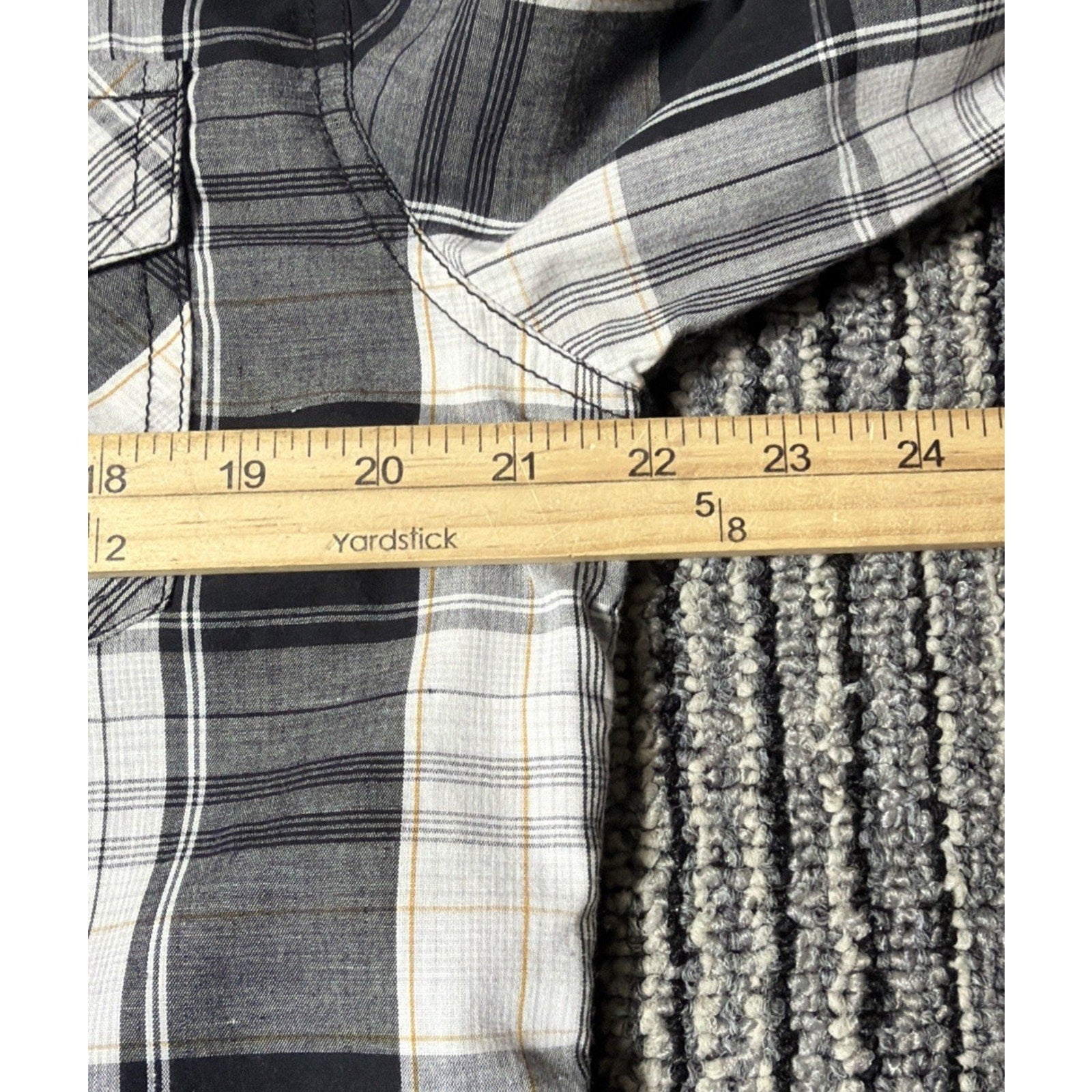 Levi's Men's Size Medium Modern Fit Pearl Snap Shirt Plaid Gray White Black