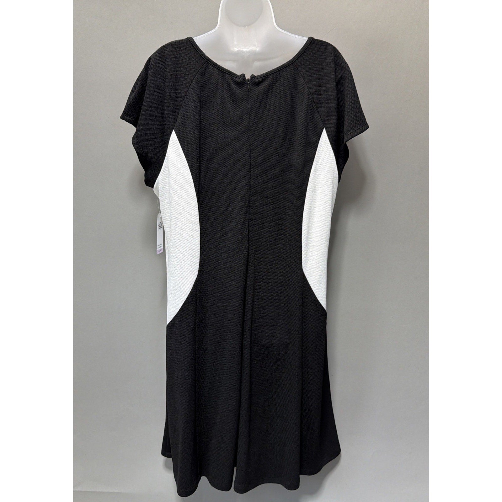 Sandra Darren Dress 22W Red Black White Colorblock A-Line Keyhole Short Sleeve