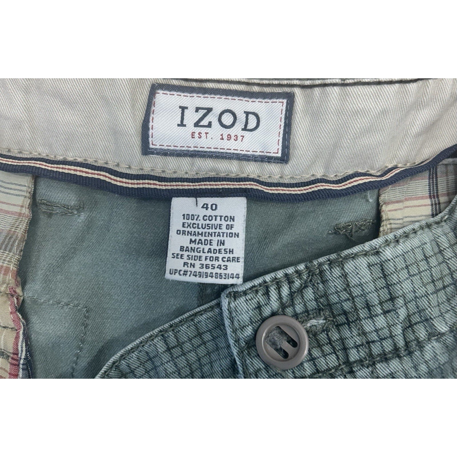 Men's Izod Green plaid 100% Cotton cargo shorts size 40.