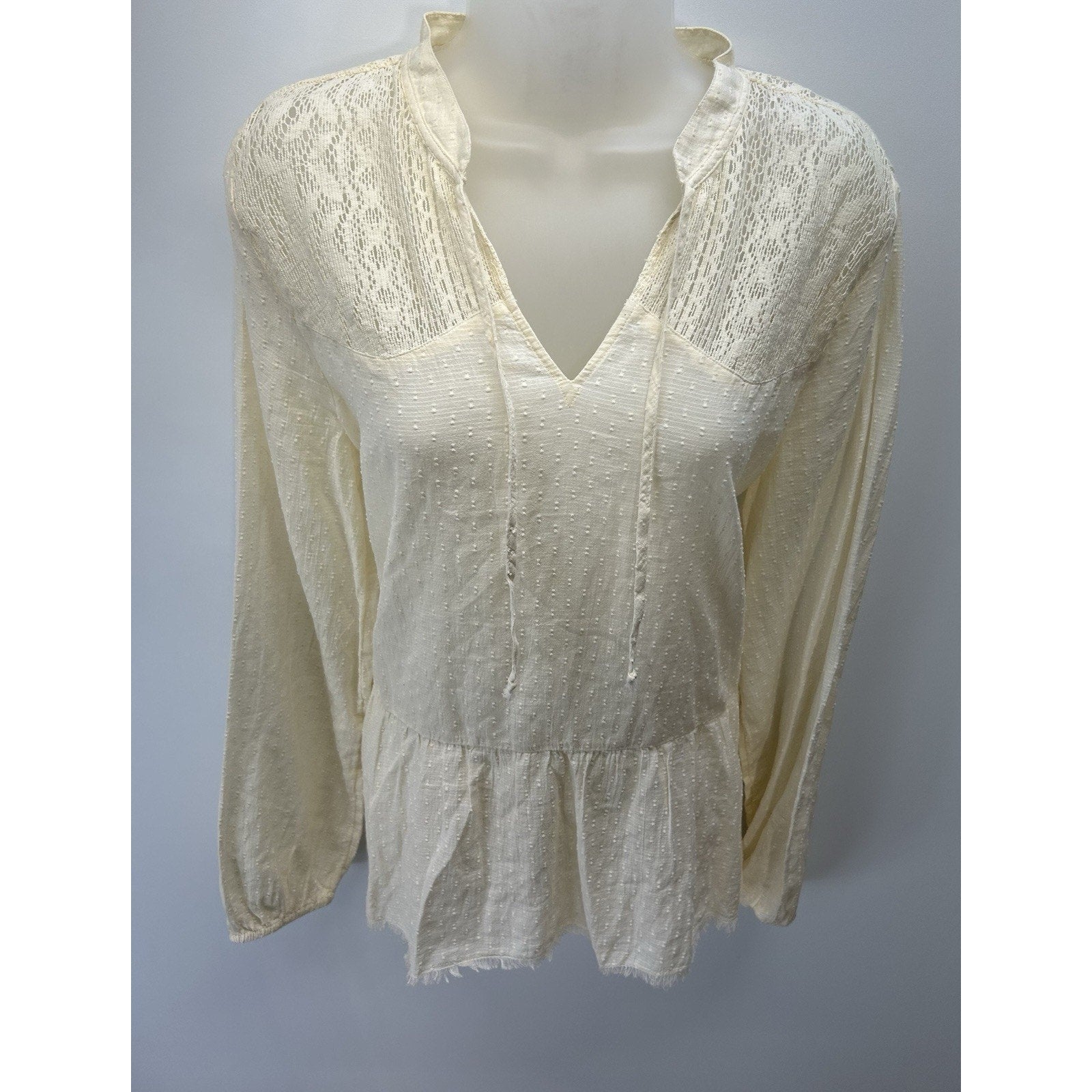 True Craft Women Atlas Ivory Pleated V Neck Crochet Gauze Top Size Large.