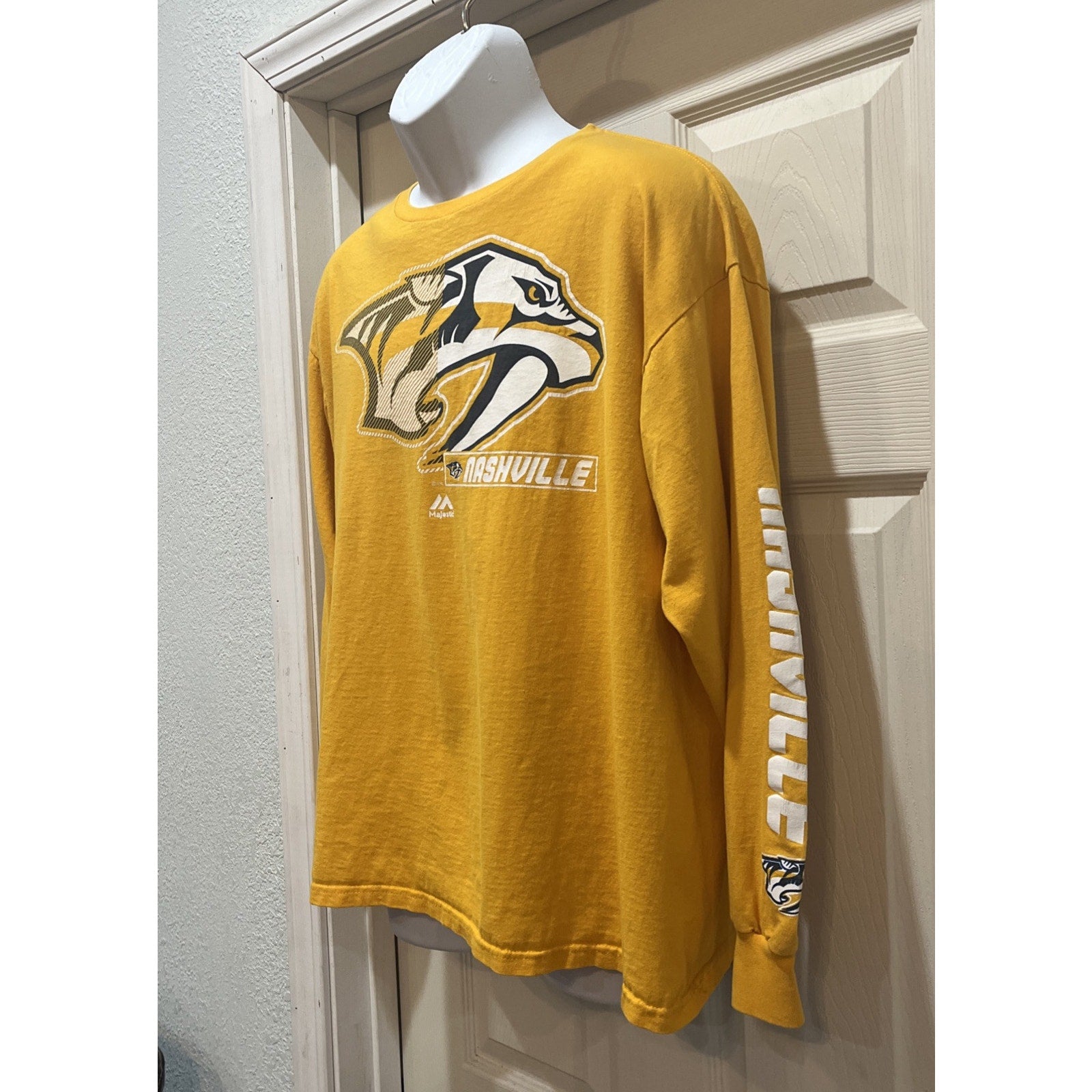 Majestic NHL Nashville Predators T Shirt Long Sleeve Crew Neck Gold Large