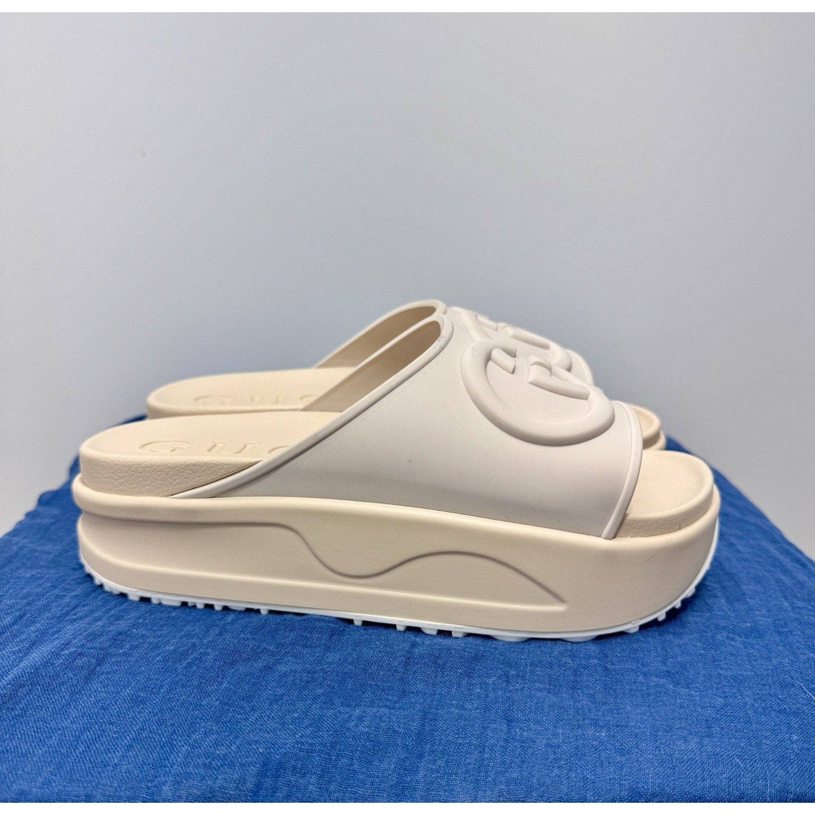 Gucci Miami Platform Slides Interlocking G Rubber Beige Size (38) 7 Women’s