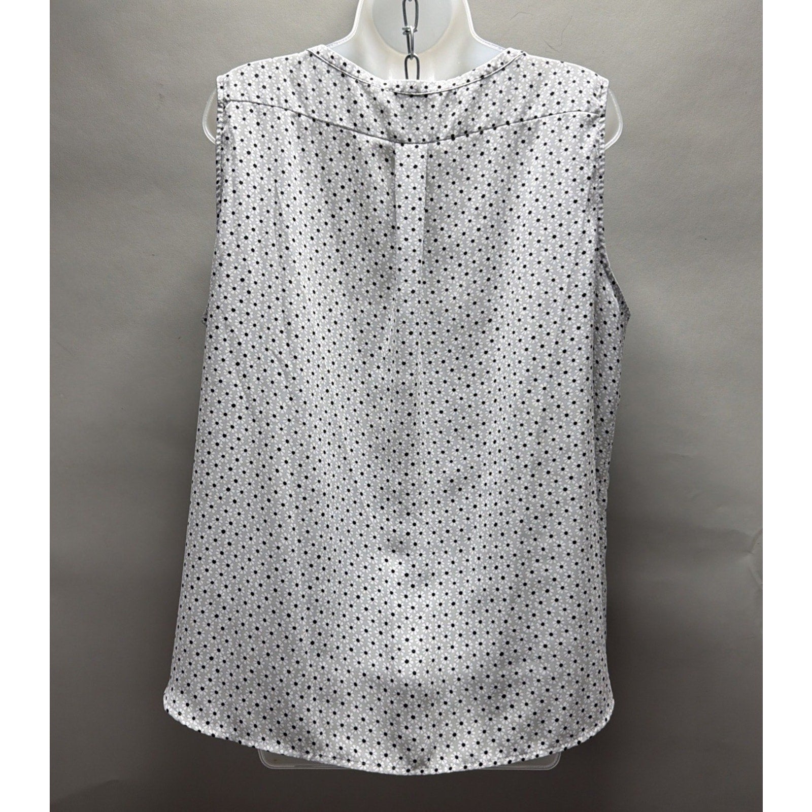 Loft Top Womens XL sleeveless partial button down Black White And Grey Floral