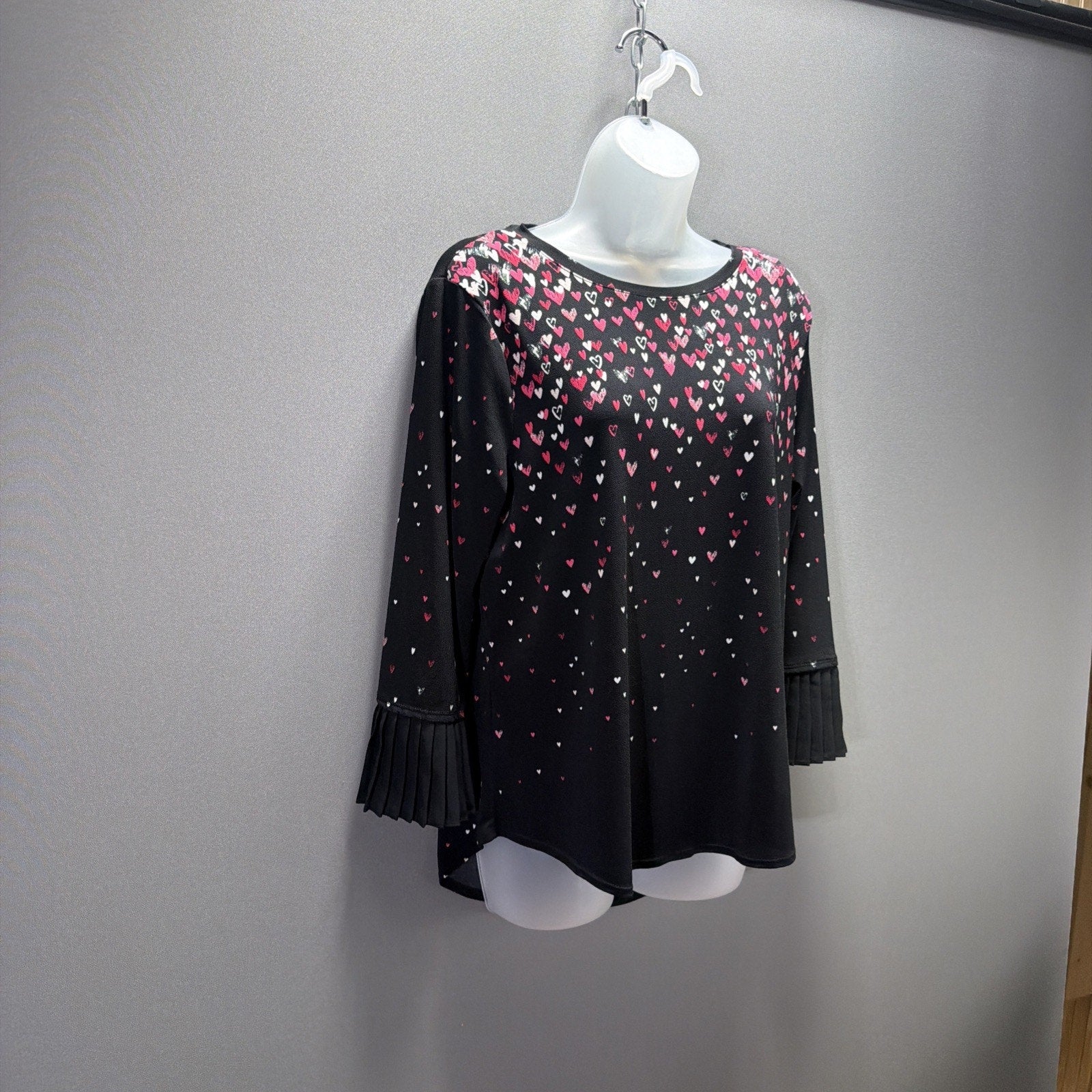 Elle Women's Blaxk Heart Print Scoop Neck 3/4 Bell Sleeve Blouse L Stretch NWT