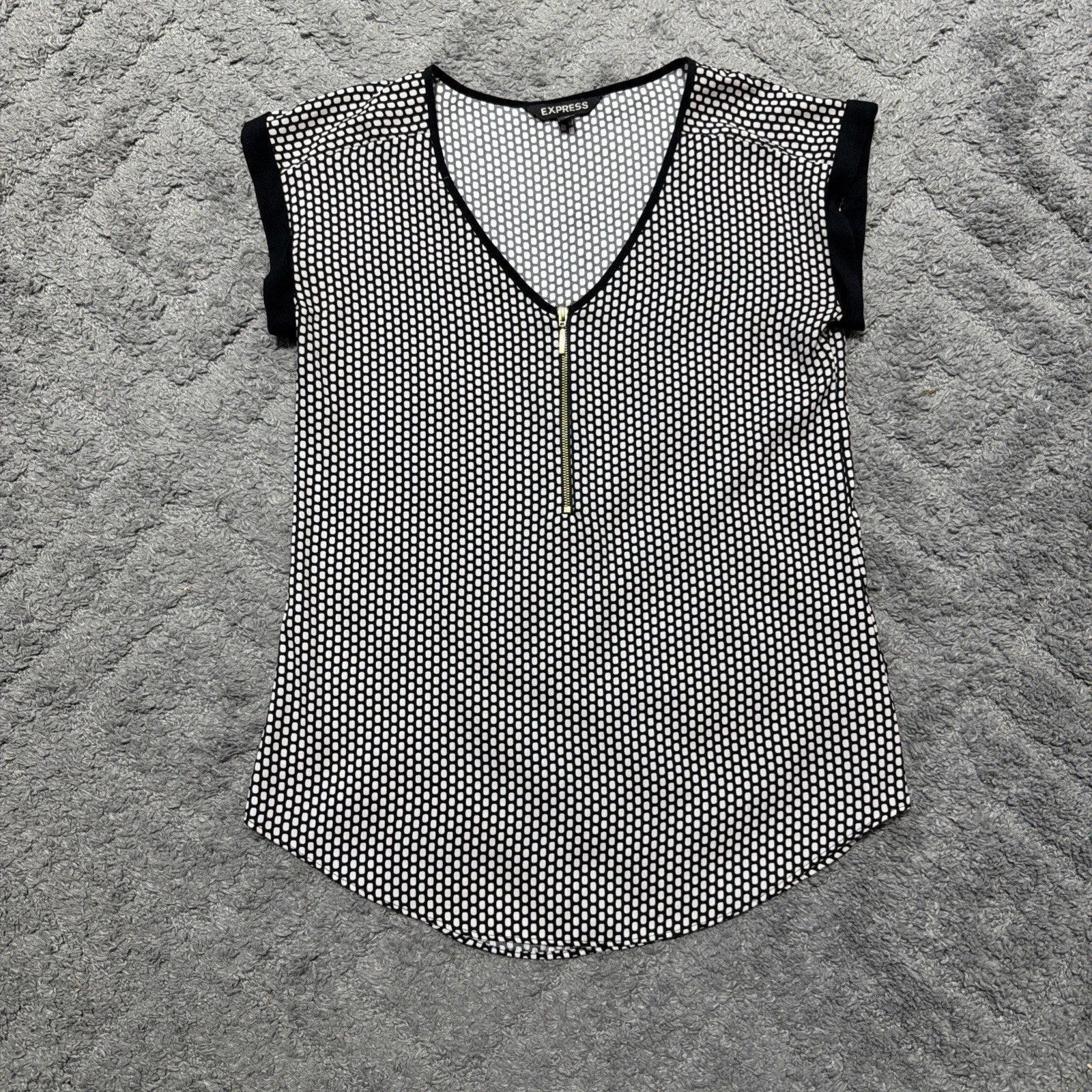 Express Top blouse shirt Black White Geometric Design Short Sleeve Zip Front XS