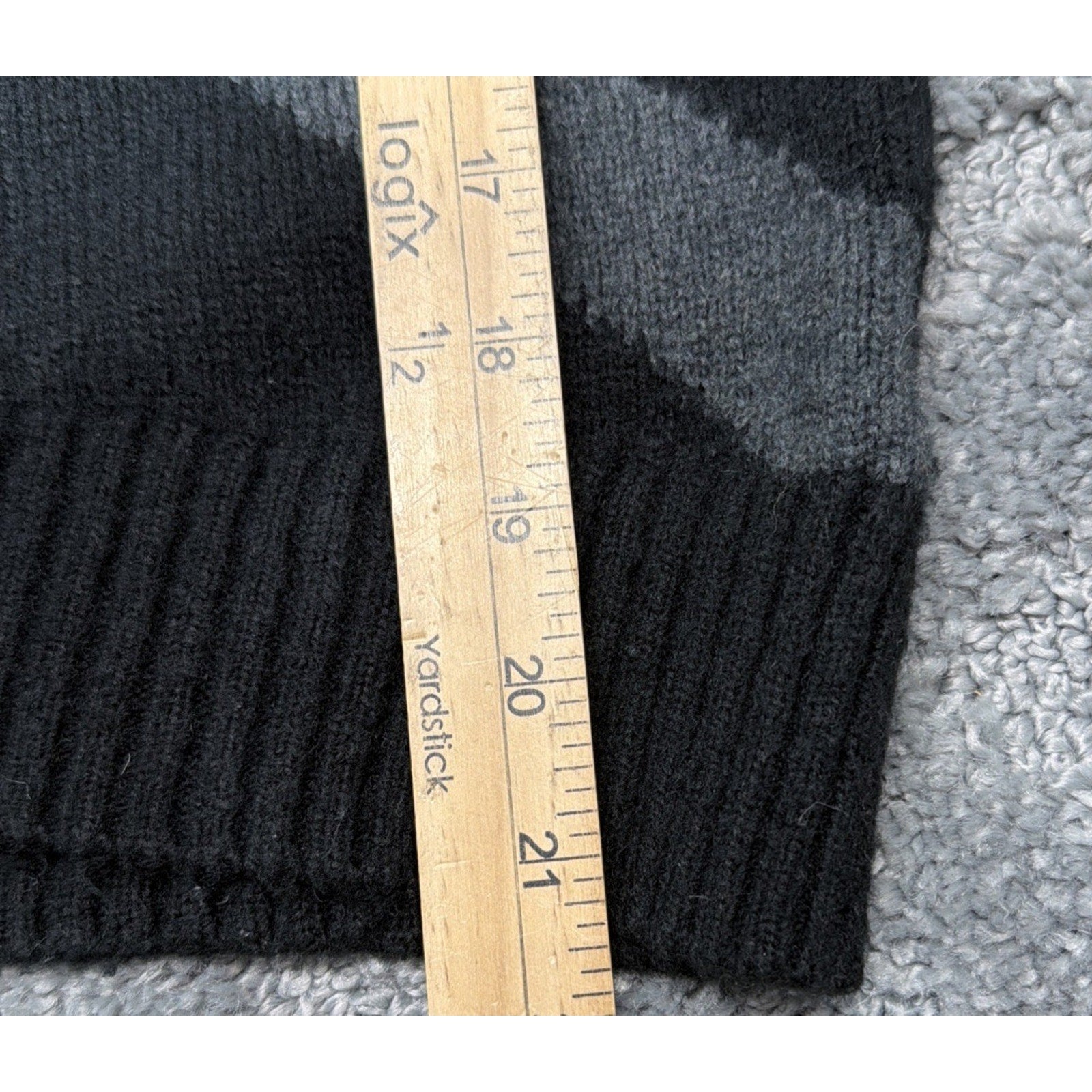 Express Women’s Wool Blend Fuzzy Detail W/ Silver Metallic Sweater Size Medium