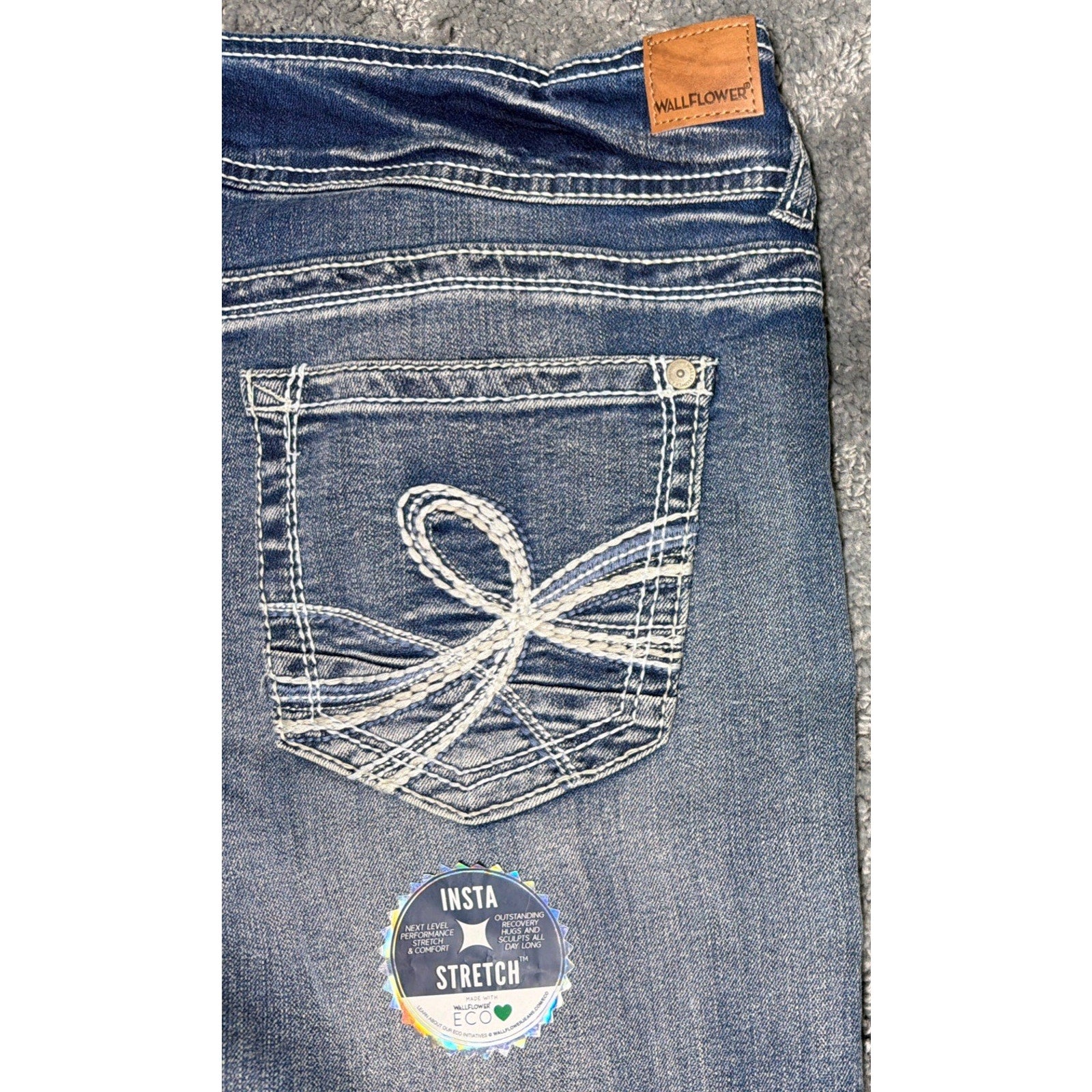 WallFlower The Luscious Curvy Fit Embroidered Bootcut Jeans Women's New Sz 11 L