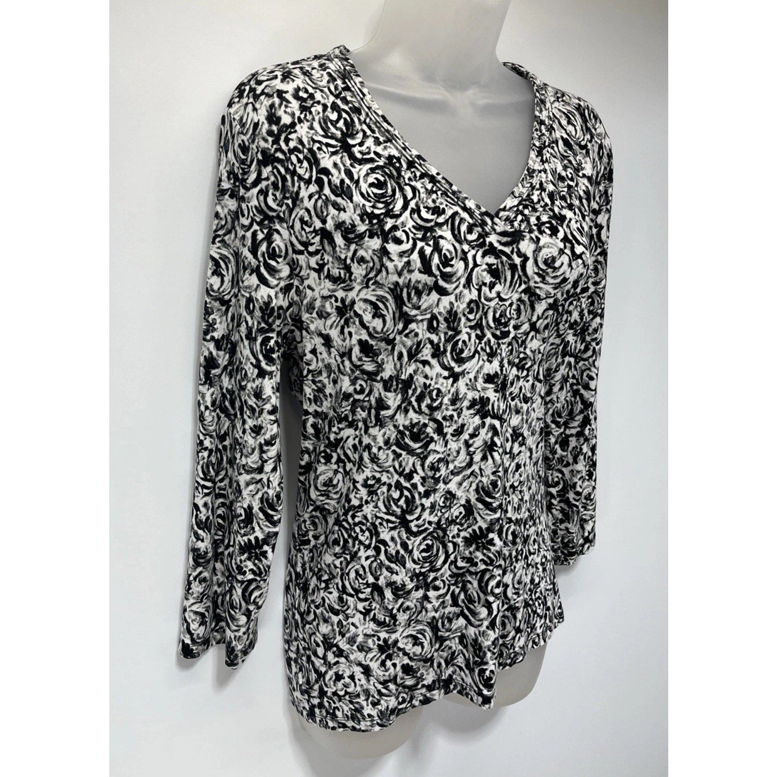 Talbots Women’s Size Large Black/White Floral Long Sleeve V-neck