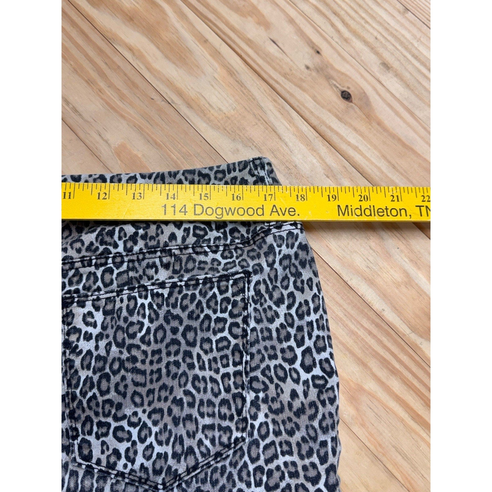 Chicos Sz 2 US L 12 Cheetah Spots Girlfriend Ankle Jeans Animal Print Stretch