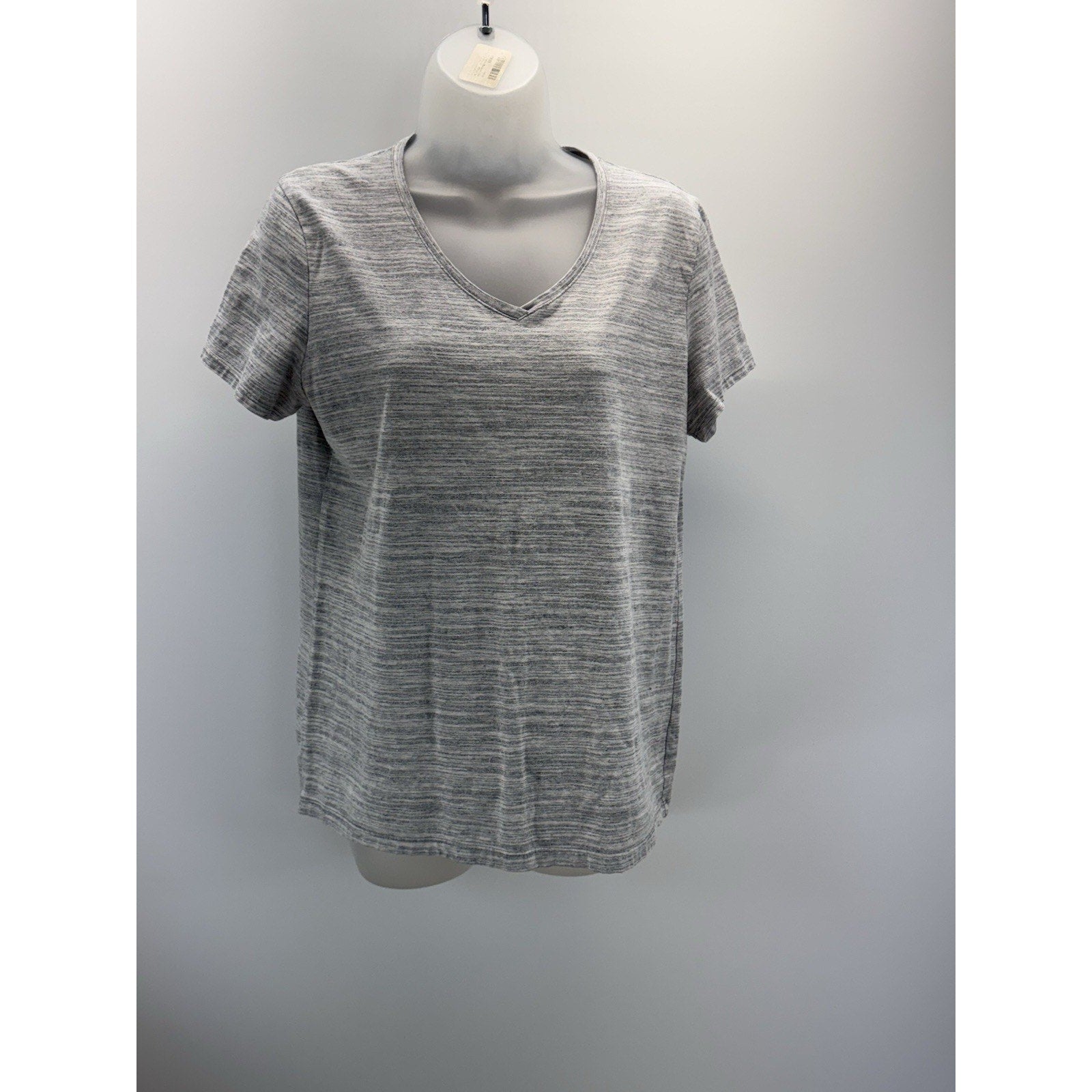 Croft & Barrow Classic Tee V-neck Gray T-Shirt Women’s M