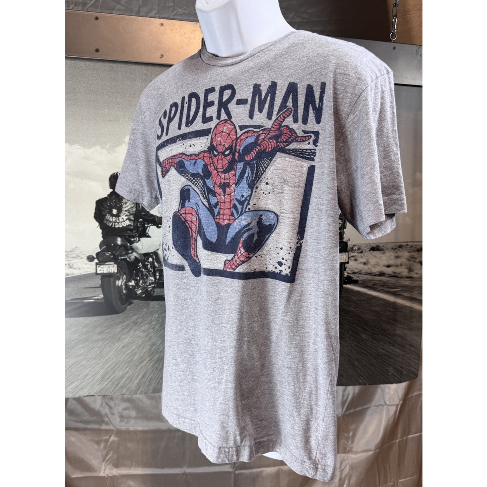 Marvel The Amazing Spider-Man Gray T Shirt Unisex Adult Size Medium Comic