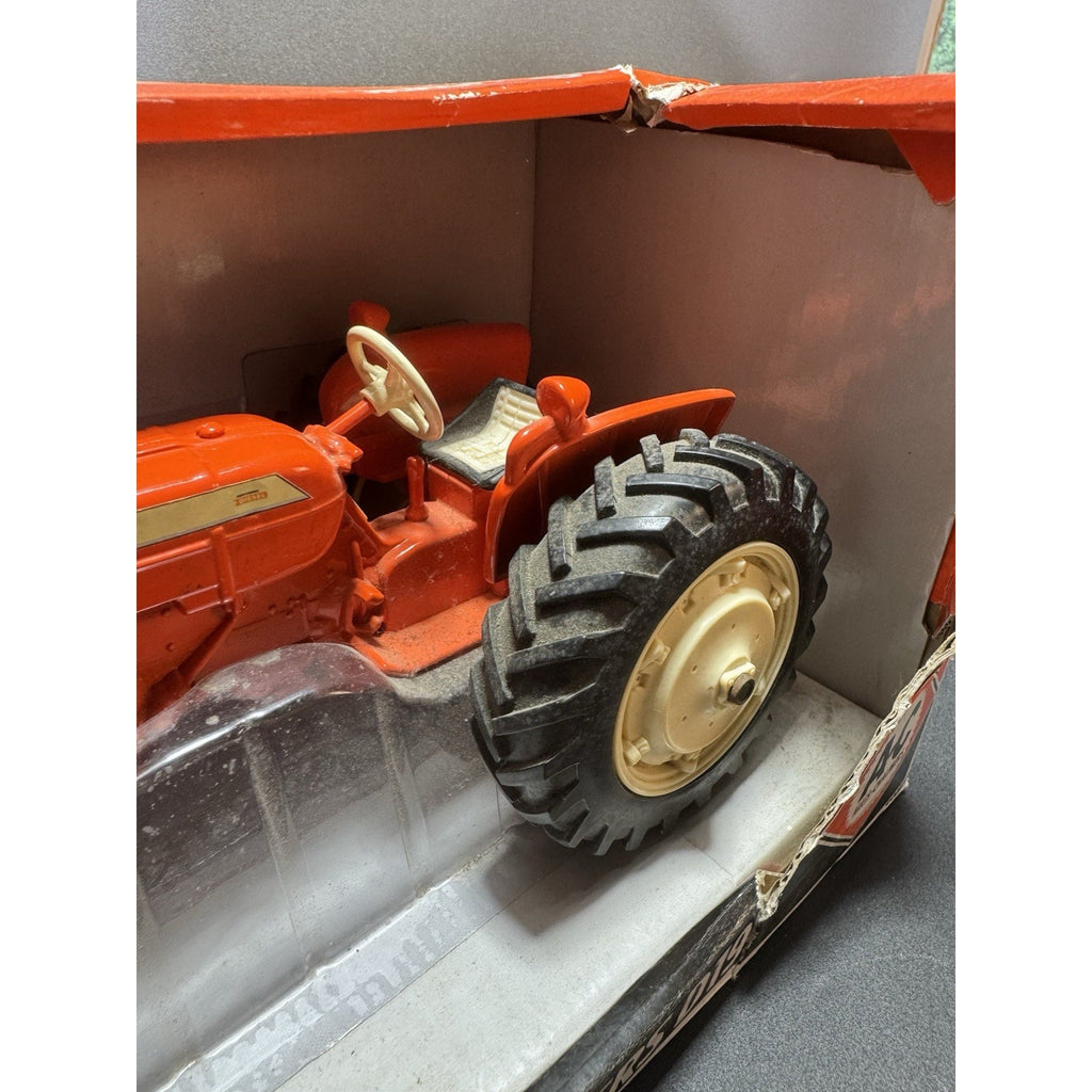 ERTL Allis Chalmers D19 Tractor 1:16 Diecast Model 16311 Orange w/ Box