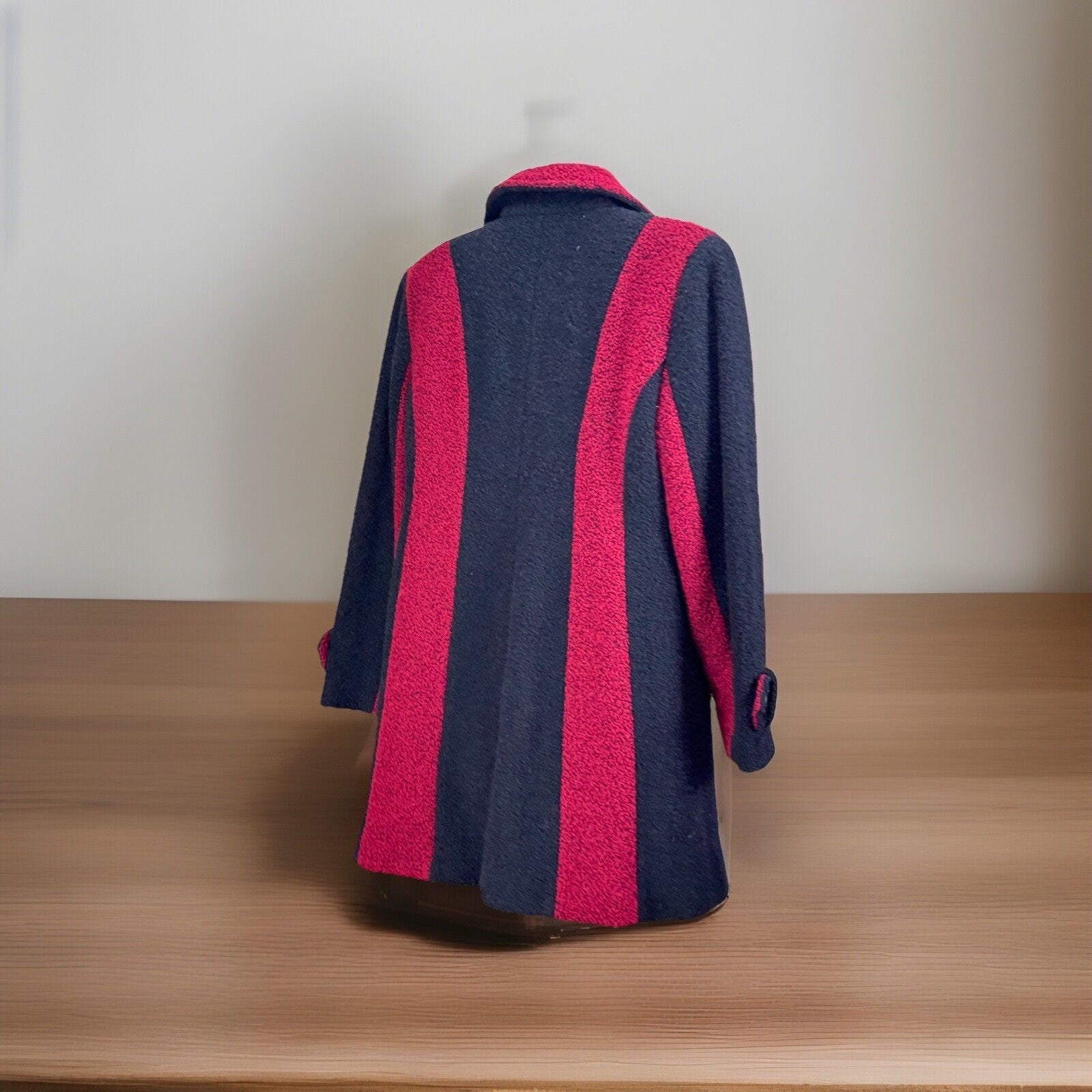 MARK REED WOMEN'S WOOL COAT, SIZE 8 Petite Heavy Button Closure Fitted Style