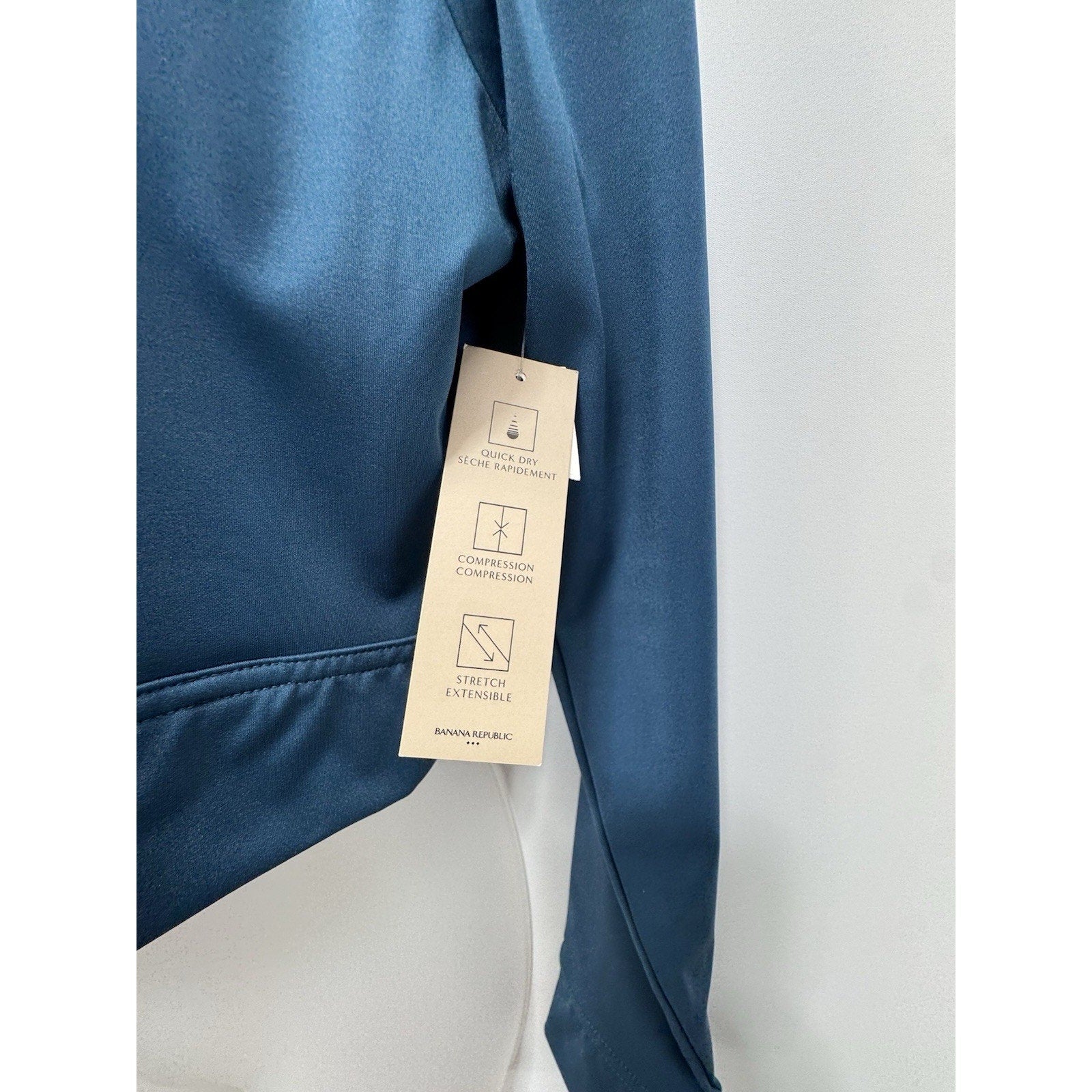 NWT Banana Republic Women's Teal Blue Cropped Long Sleeve Compression Top Size M