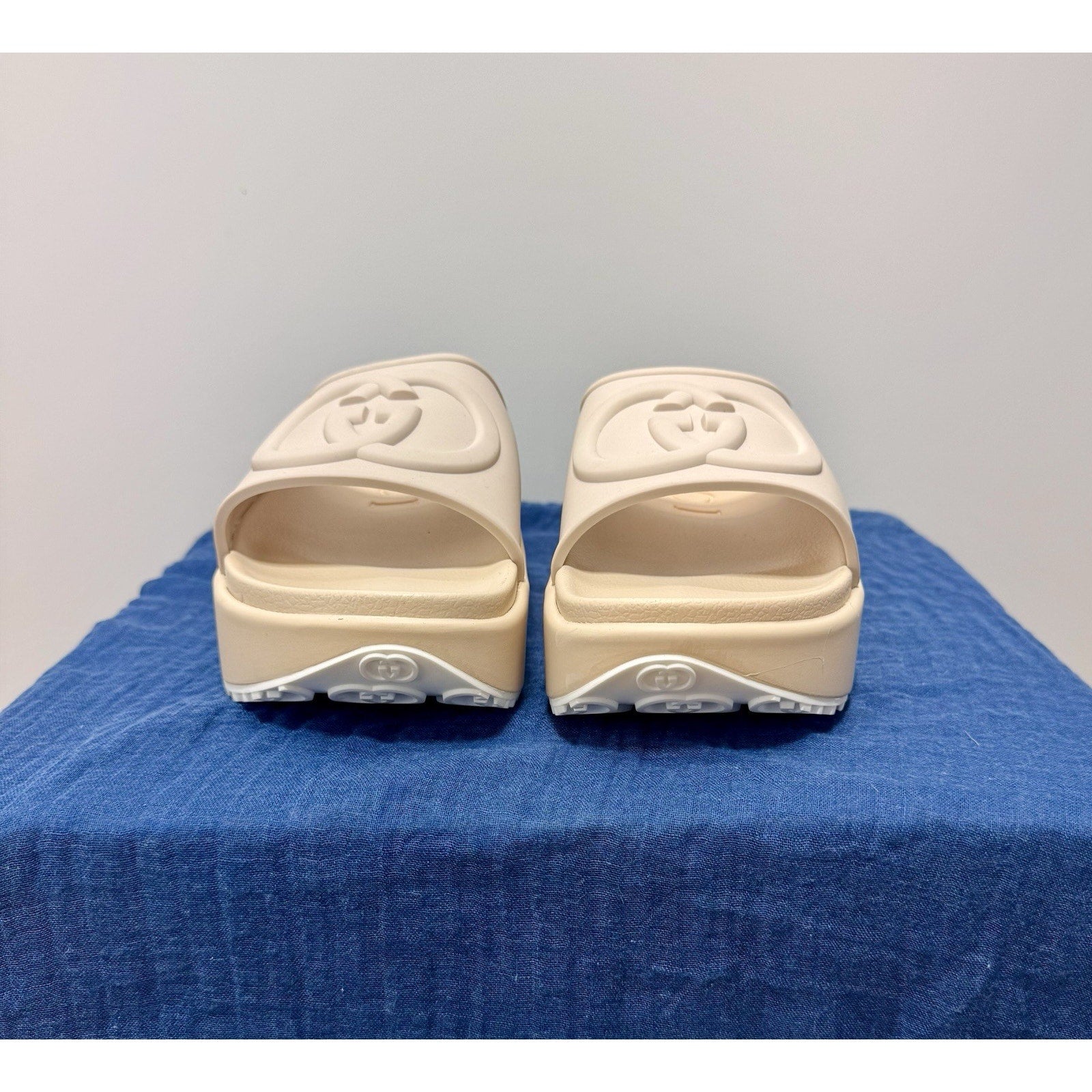 Gucci Miami Platform Slides Interlocking G Rubber Beige Size (38) 7 Women’s